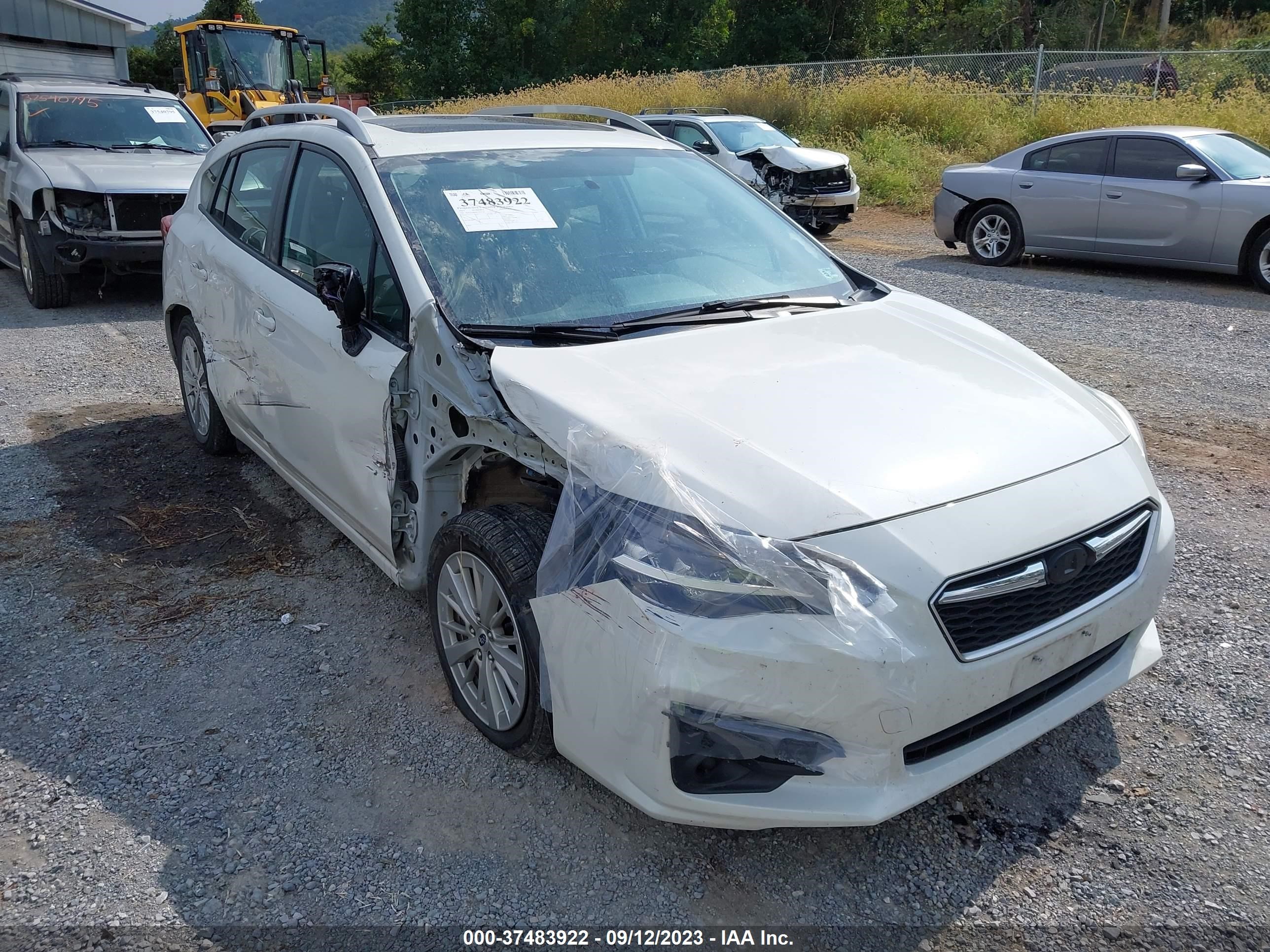 Photo 5 VIN: 4S3GTAB64J3703730 - SUBARU IMPREZA 