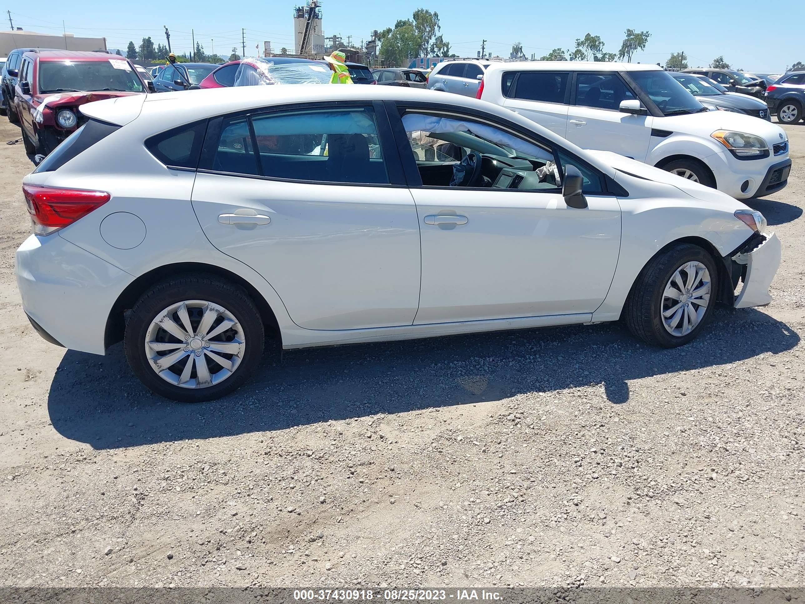 Photo 12 VIN: 4S3GTAB65M3707077 - SUBARU IMPREZA 