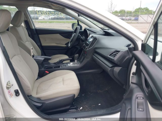 Photo 4 VIN: 4S3GTAB6XH3708666 - SUBARU IMPREZA 