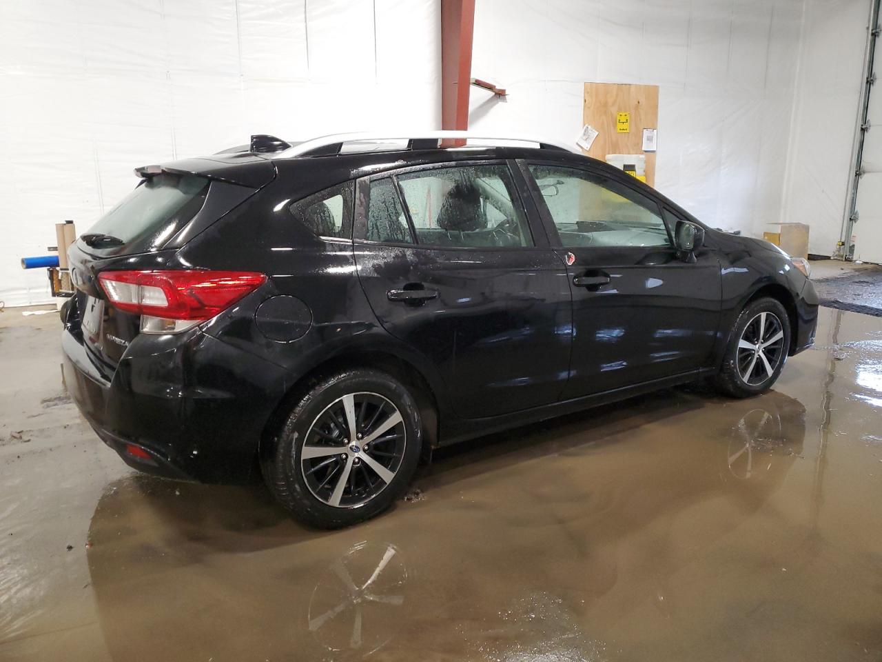 Photo 2 VIN: 4S3GTAC66K3718682 - SUBARU IMPREZA 