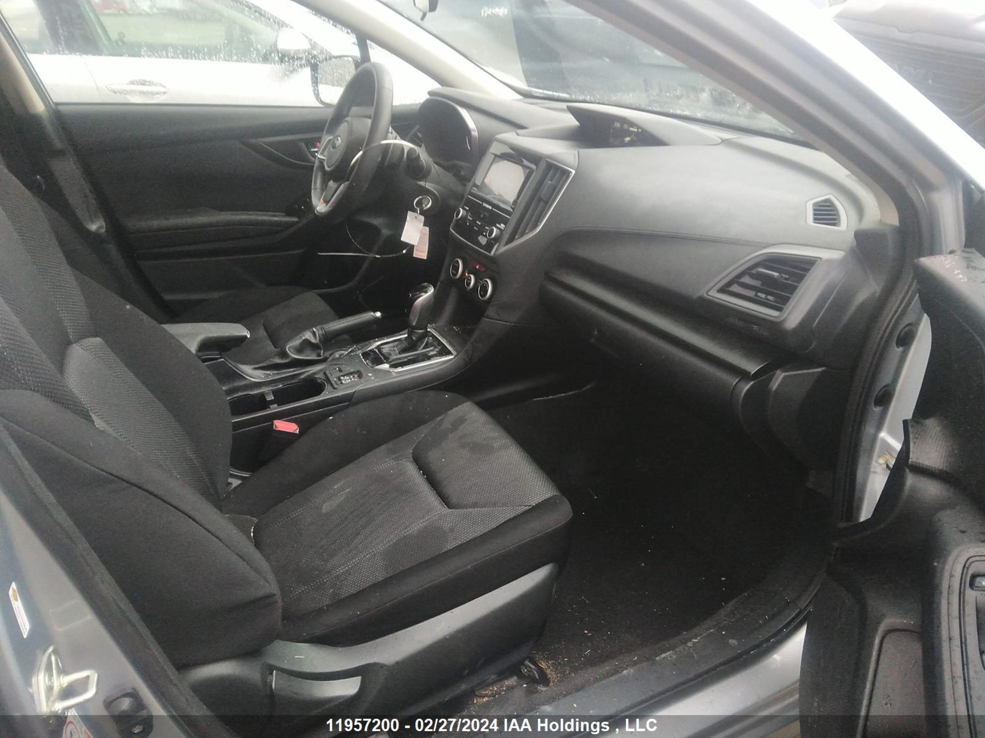 Photo 4 VIN: 4S3GTAC6XK3723884 - SUBARU IMPREZA 