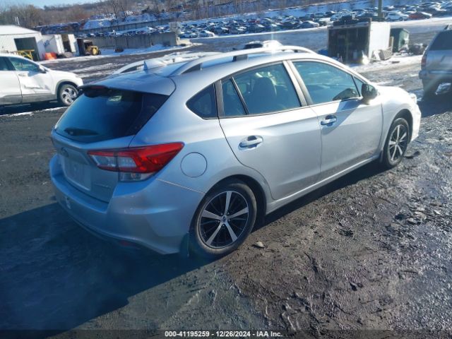 Photo 3 VIN: 4S3GTAC6XK3761129 - SUBARU IMPREZA 