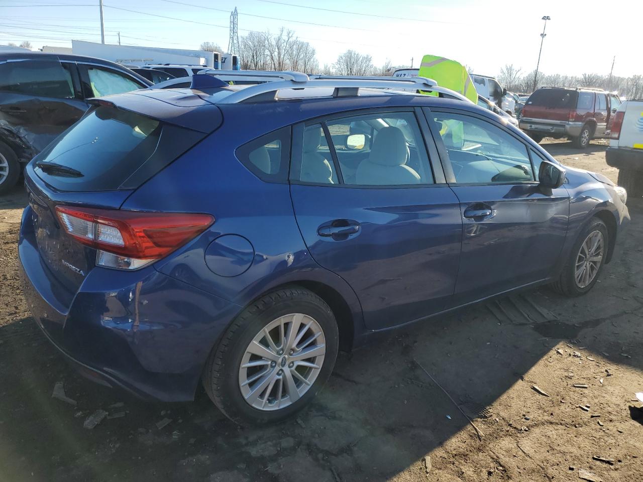 Photo 2 VIN: 4S3GTAD60J3727374 - SUBARU IMPREZA 