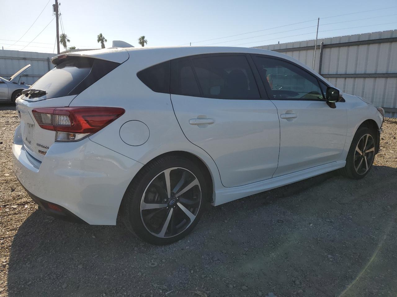 Photo 2 VIN: 4S3GTAJ61P1716019 - SUBARU IMPREZA 