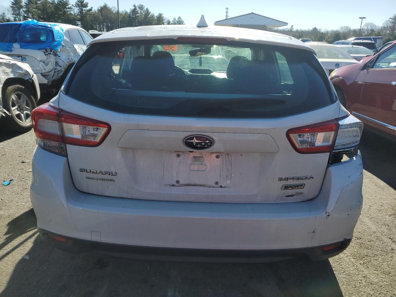 Photo 5 VIN: 4S3GTAL63J3717813 - SUBARU IMPREZA 