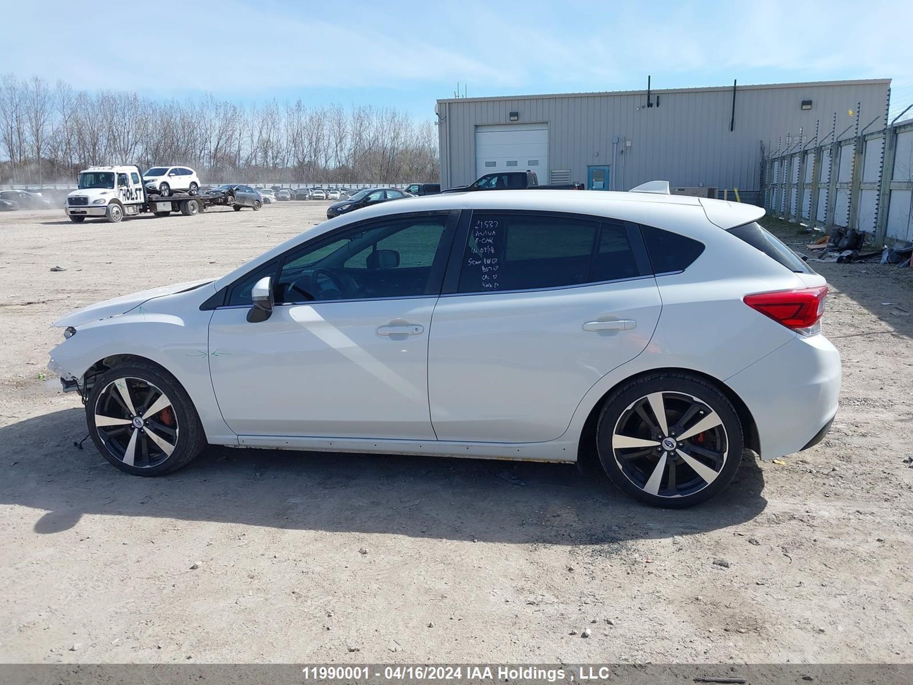 Photo 13 VIN: 4S3GTAW69J3724518 - SUBARU IMPREZA 