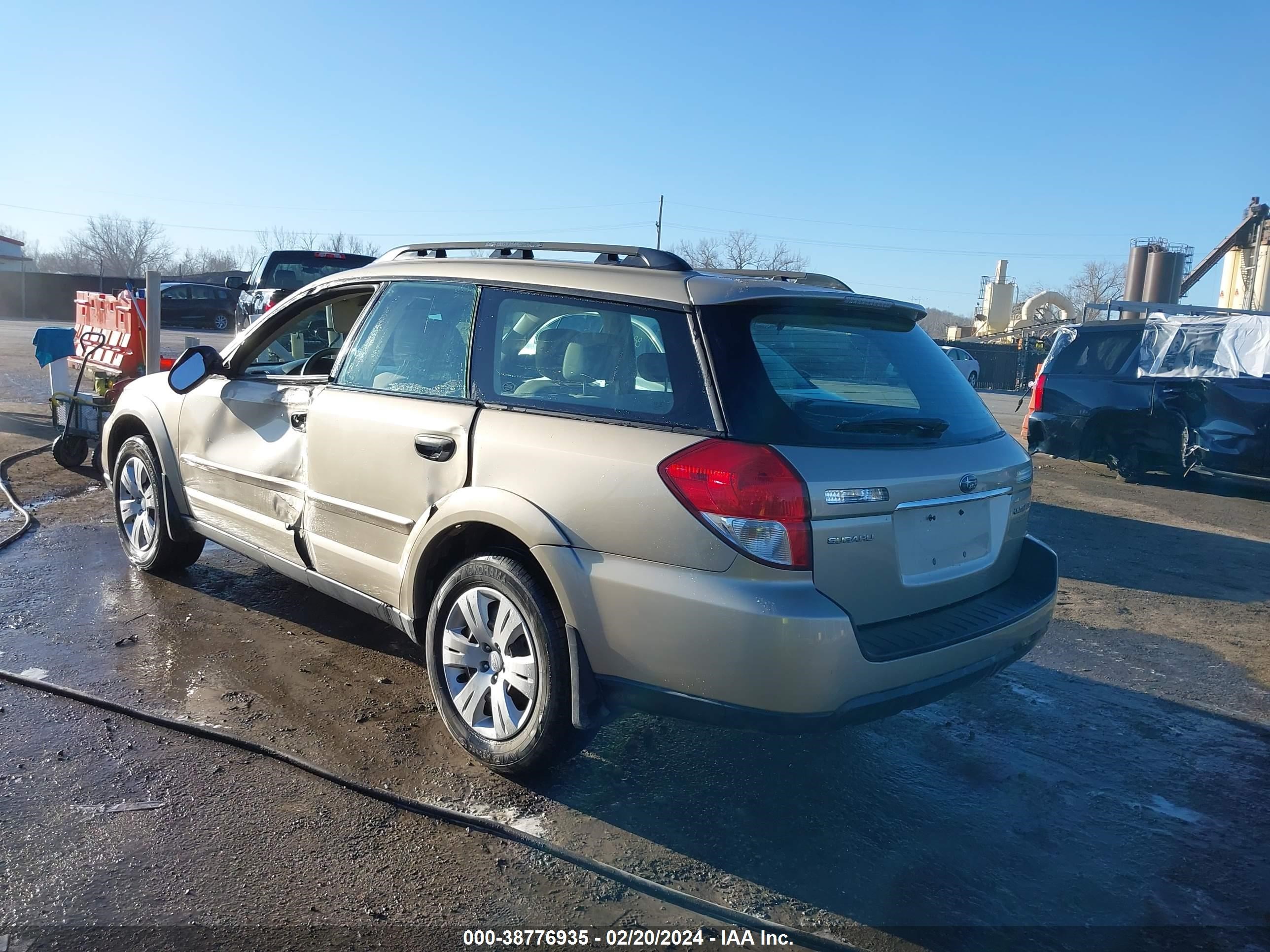 Photo 2 VIN: 4S4BP60C587327347 - SUBARU OUTBACK 