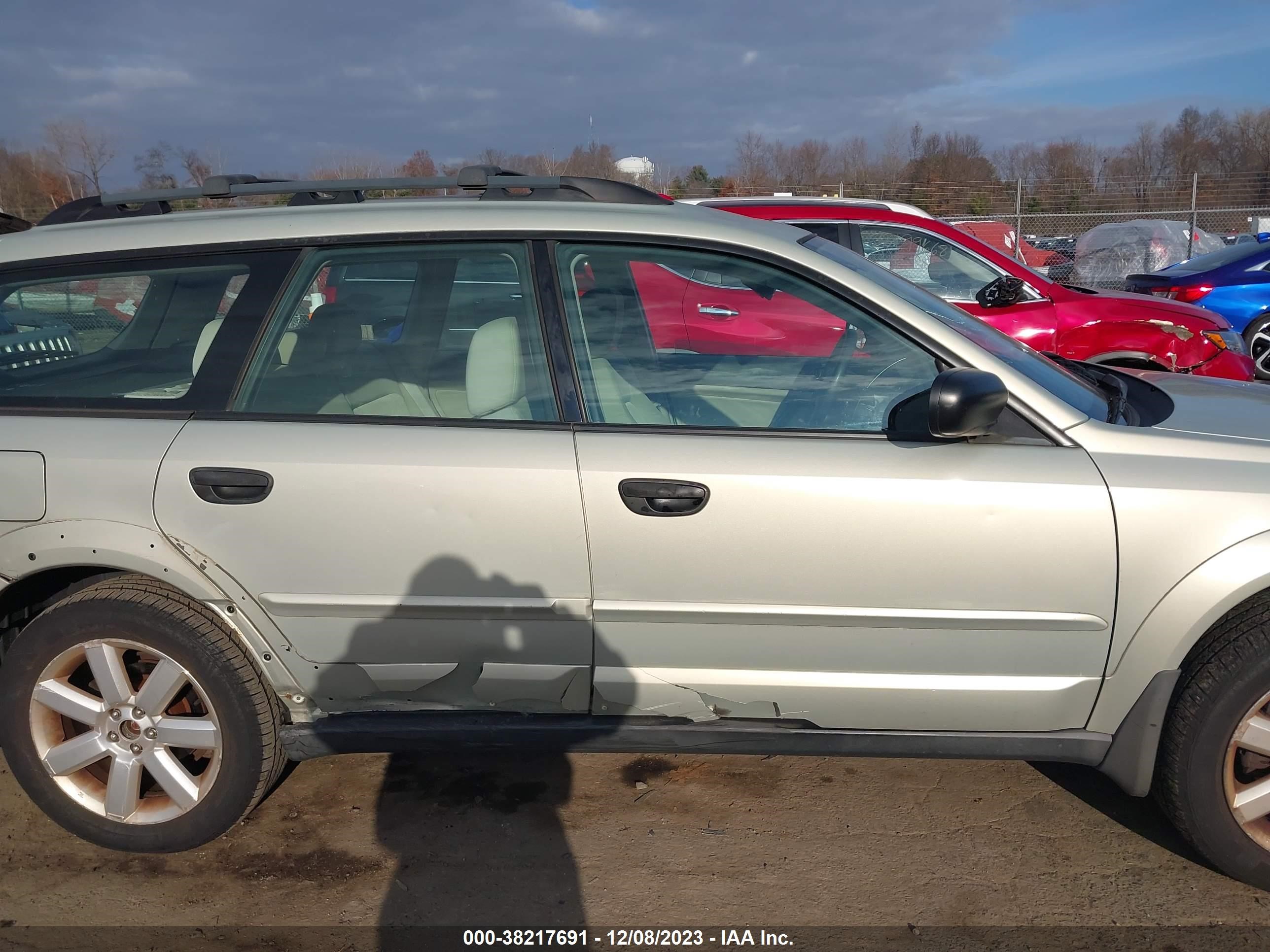 Photo 12 VIN: 4S4BP61C367322935 - SUBARU OUTBACK 