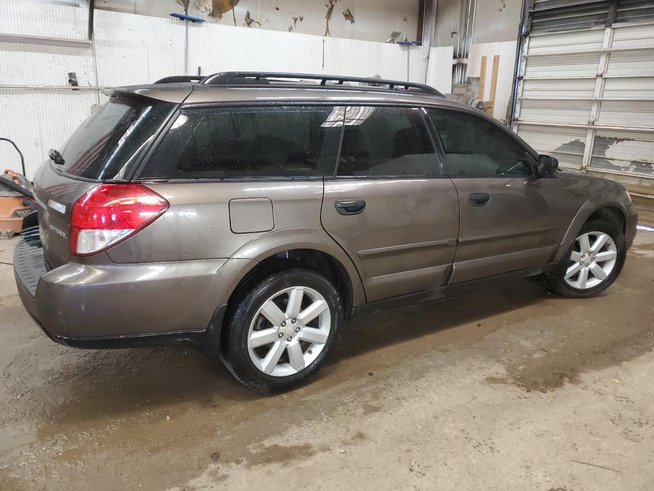 Photo 2 VIN: 4S4BP61C597334945 - SUBARU OUTBACK 