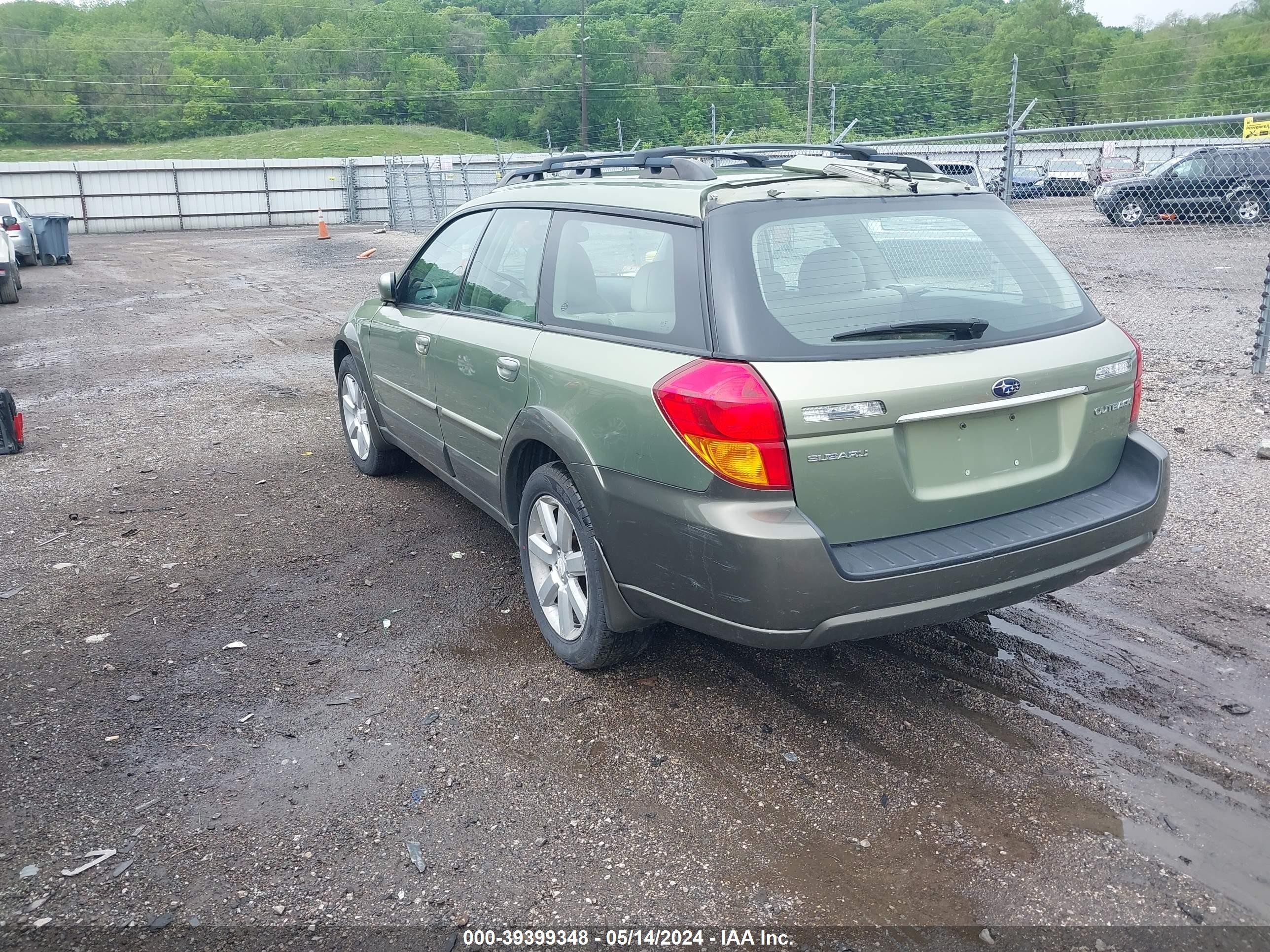 Photo 2 VIN: 4S4BP62C267313402 - SUBARU OUTBACK 
