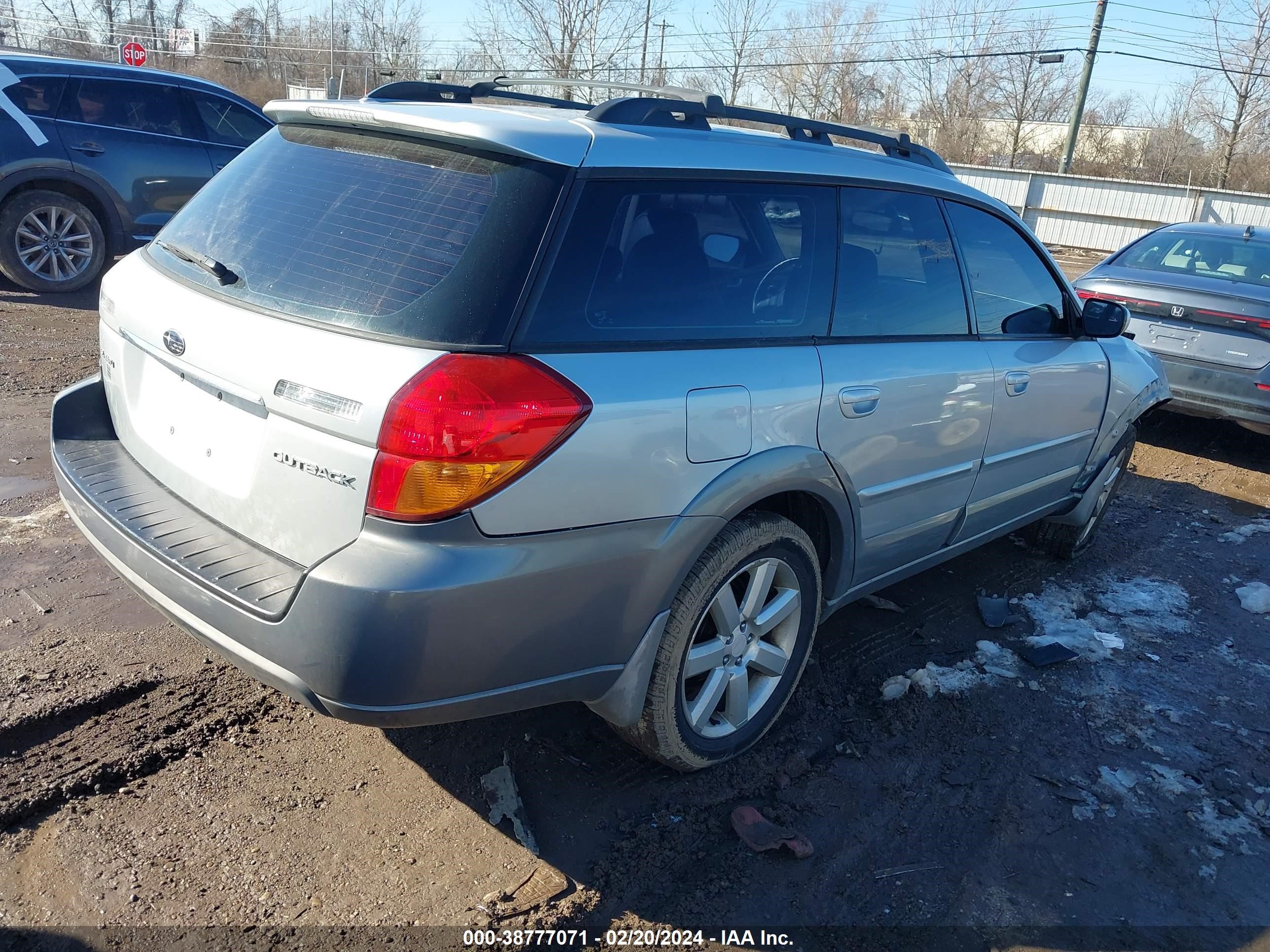 Photo 3 VIN: 4S4BP62C467311196 - SUBARU OUTBACK 