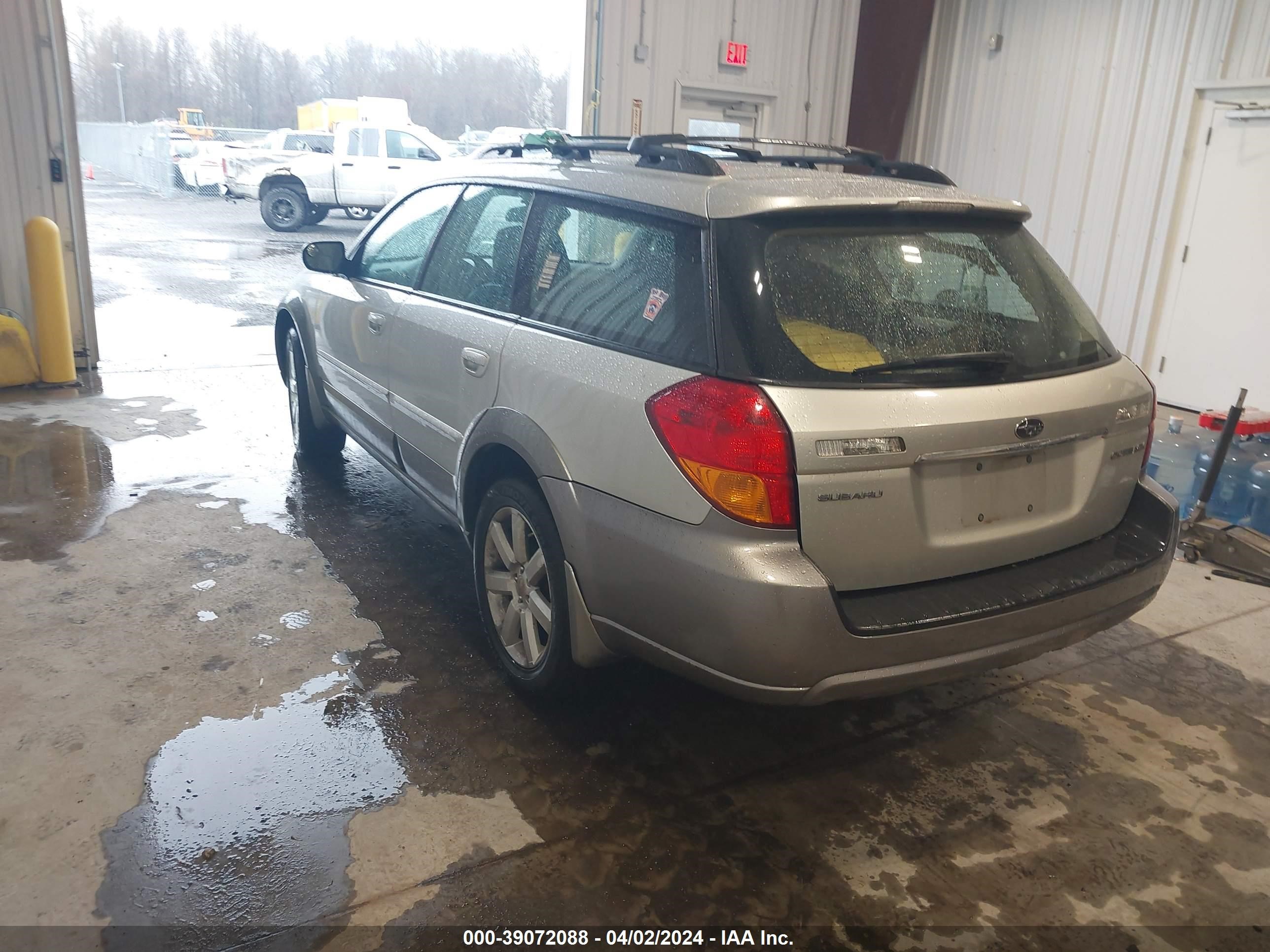 Photo 2 VIN: 4S4BP62C877302681 - SUBARU OUTBACK 