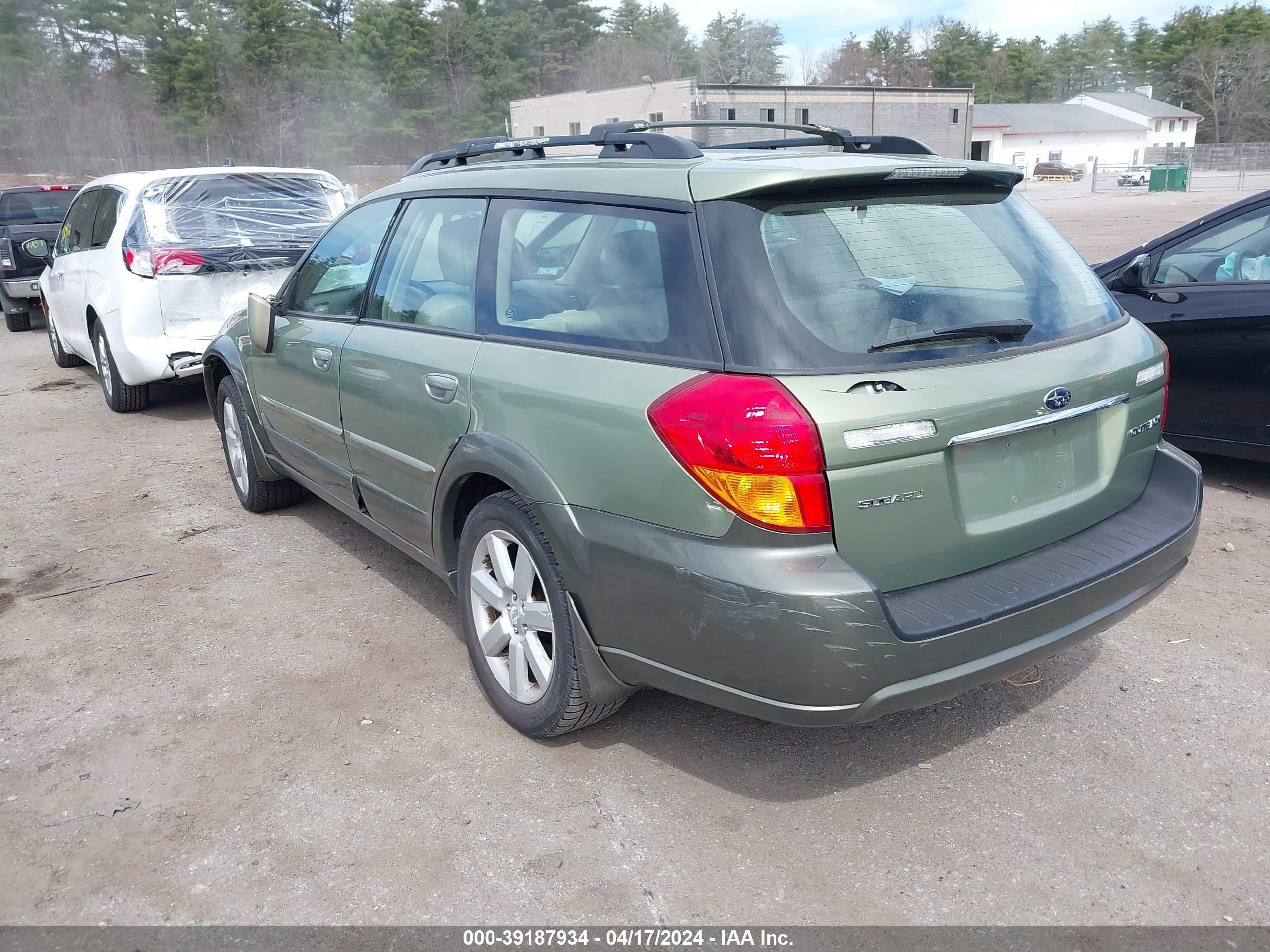 Photo 2 VIN: 4S4BP62C967306835 - SUBARU OUTBACK 