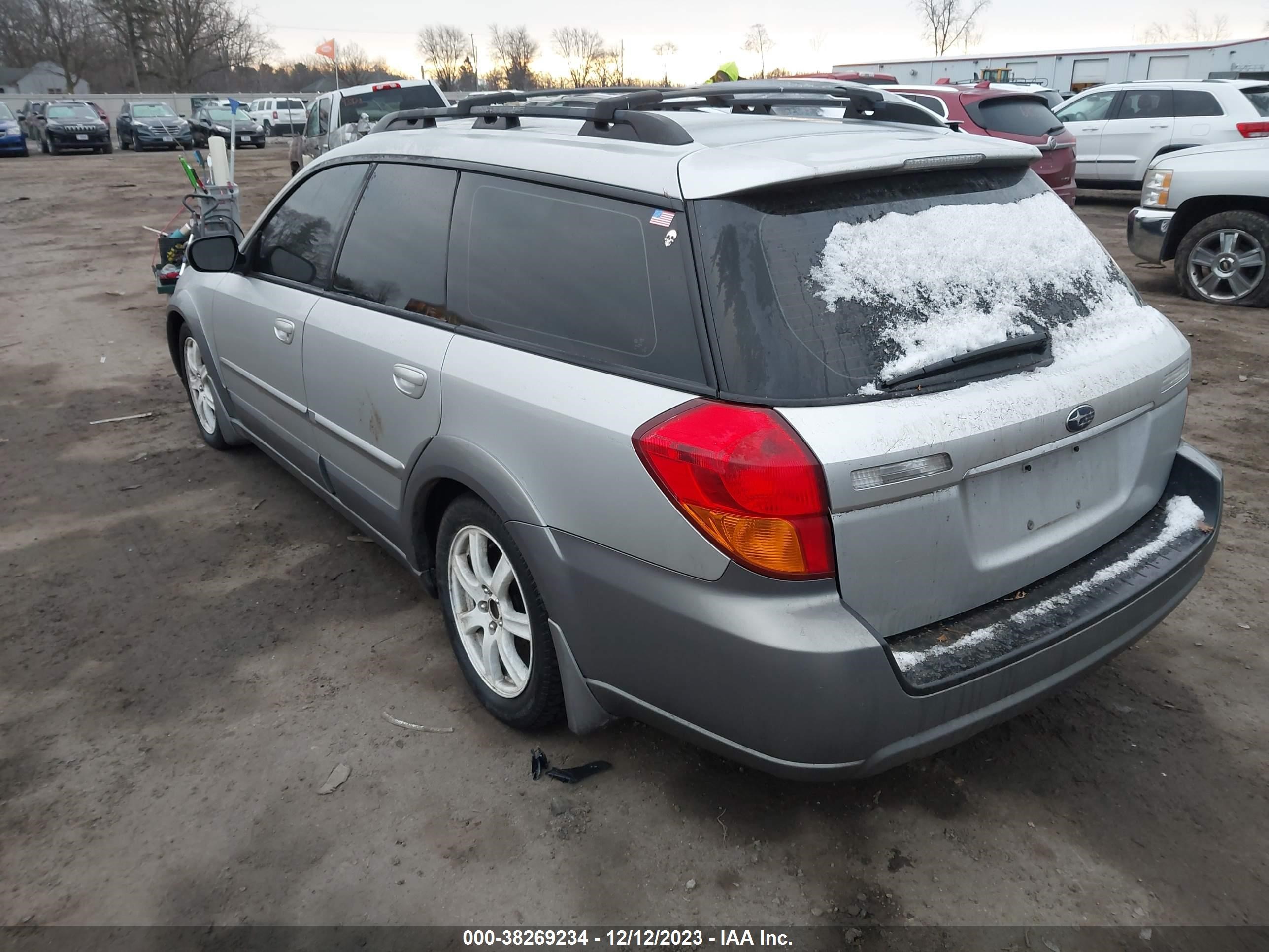 Photo 2 VIN: 4S4BP62CX57356741 - SUBARU OUTBACK 