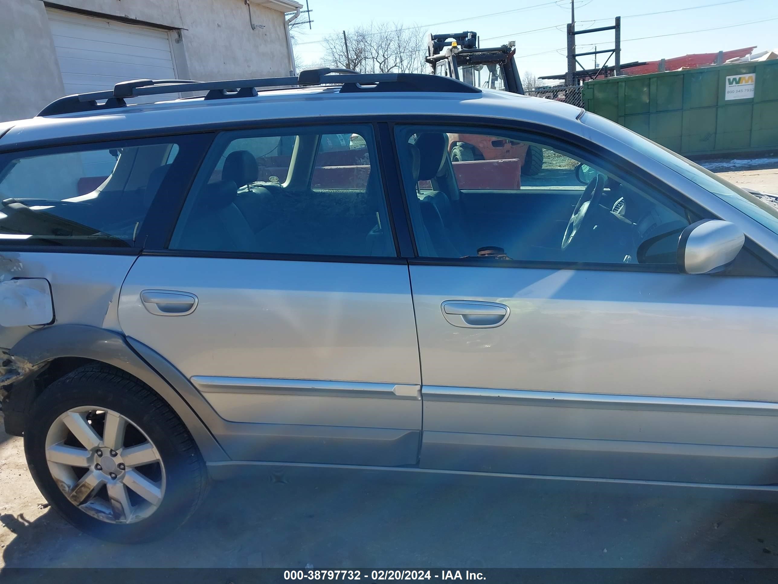 Photo 12 VIN: 4S4BP62CX77330675 - SUBARU OUTBACK 