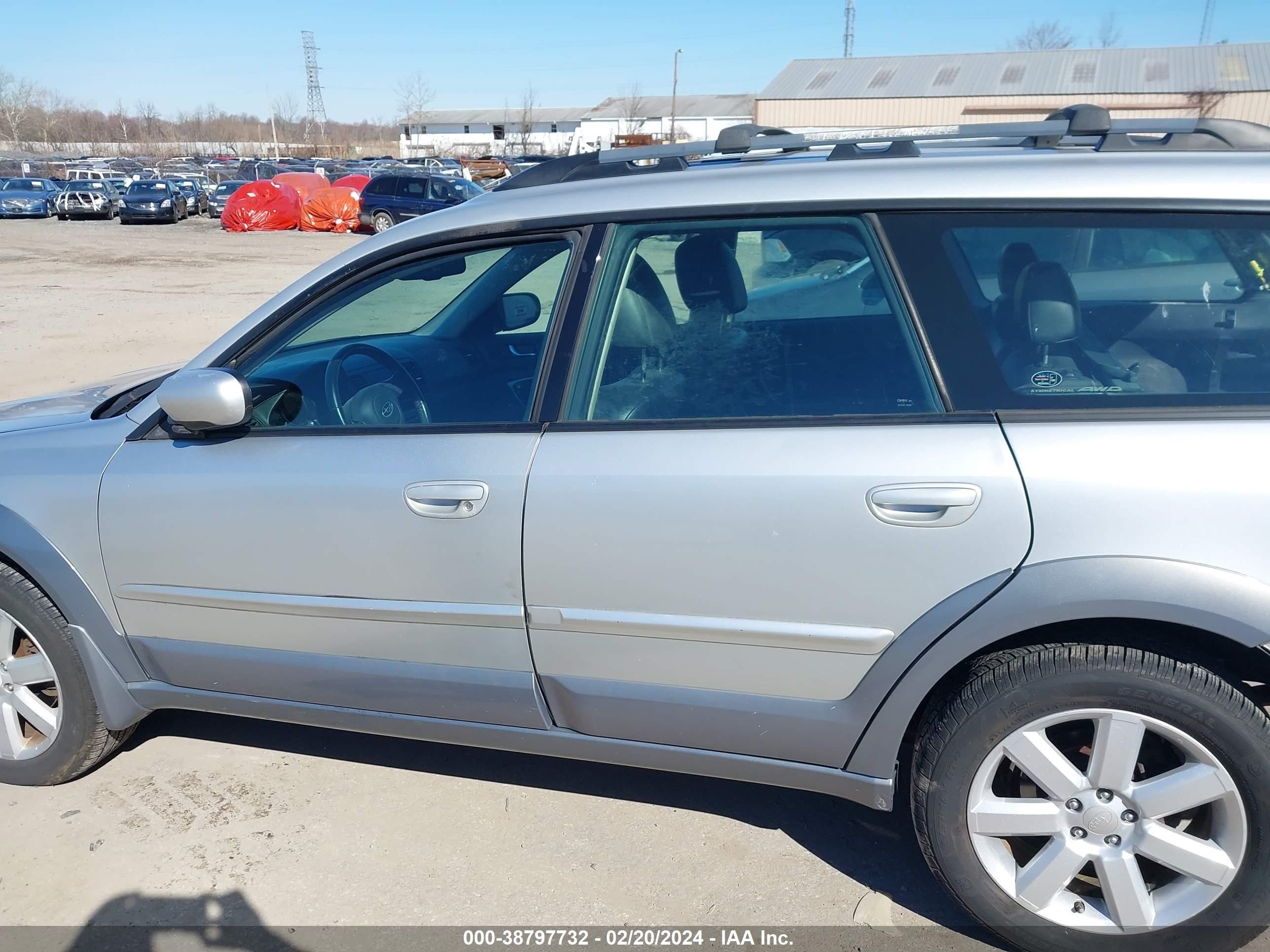 Photo 13 VIN: 4S4BP62CX77330675 - SUBARU OUTBACK 