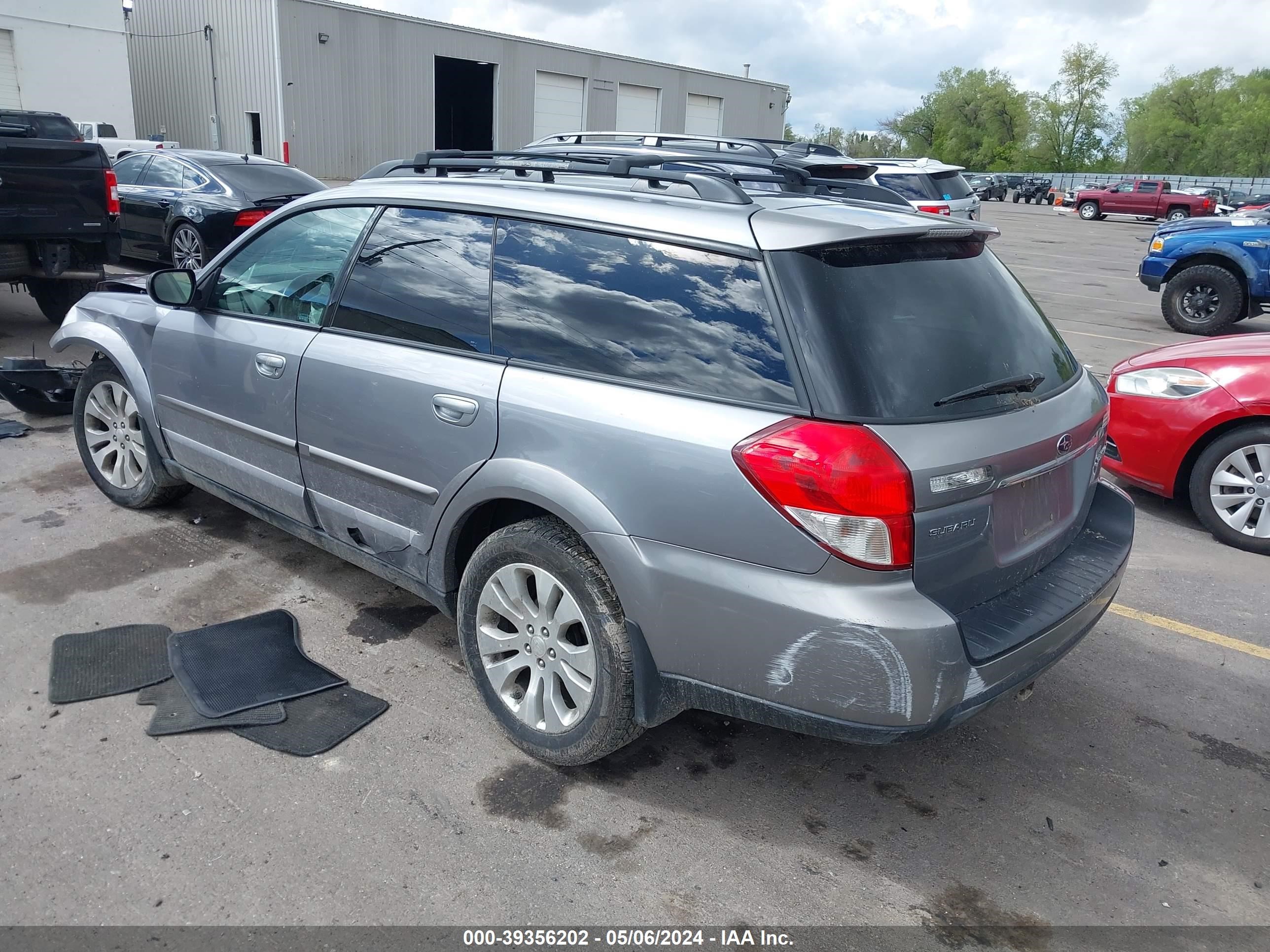 Photo 2 VIN: 4S4BP66C497337179 - SUBARU OUTBACK 