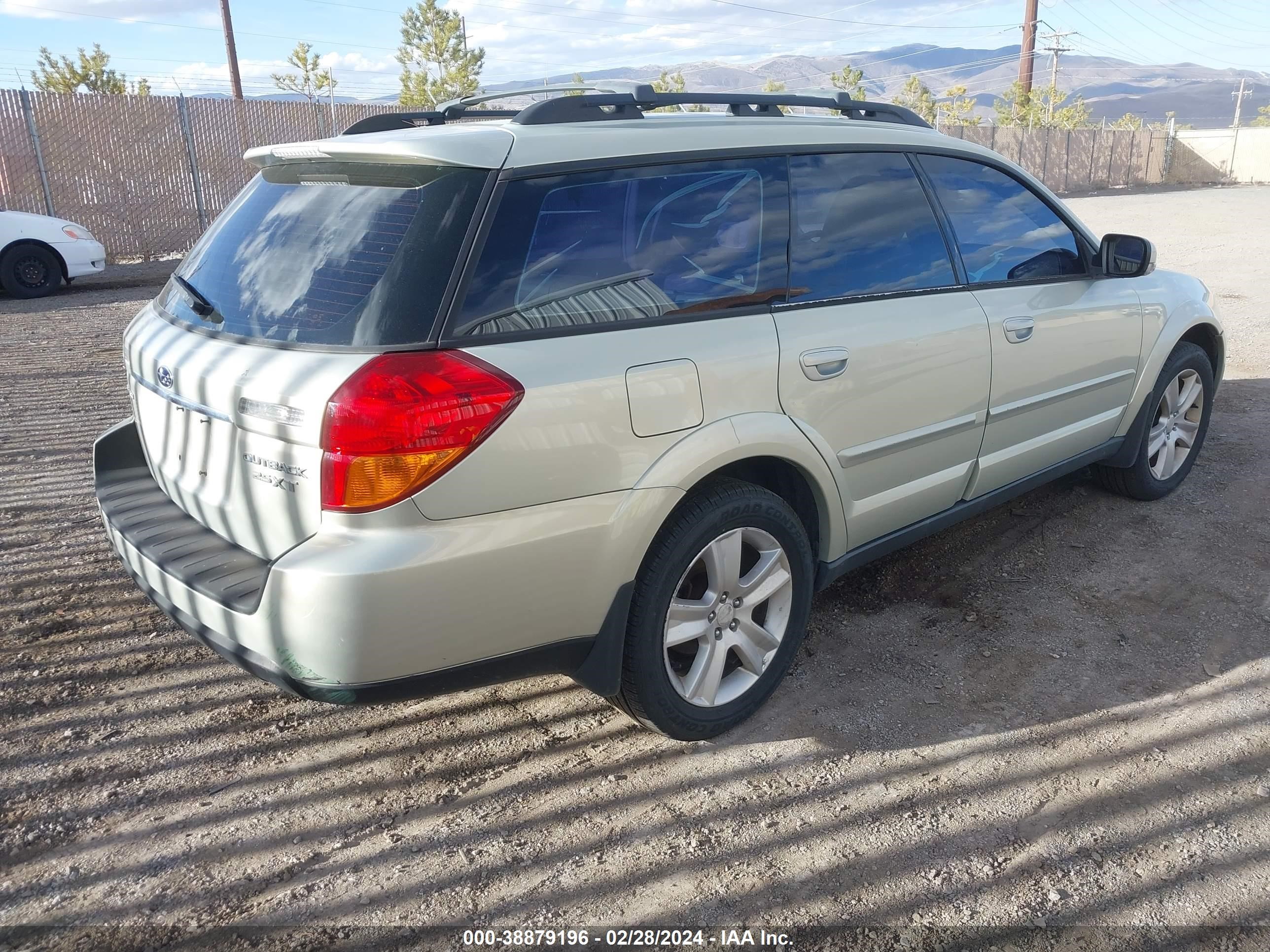 Photo 3 VIN: 4S4BP67CX56349058 - SUBARU OUTBACK 