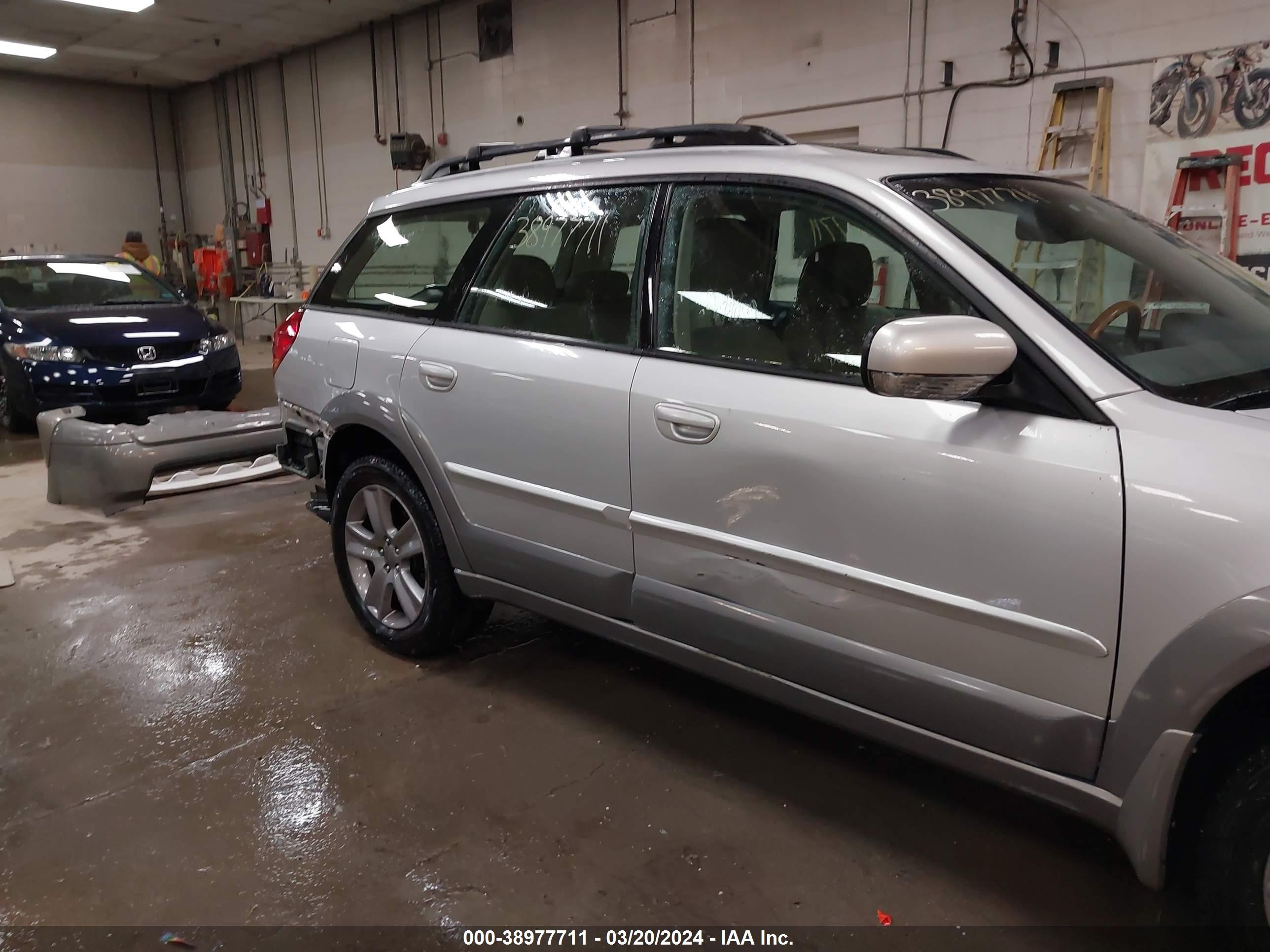 Photo 12 VIN: 4S4BP86C264327095 - SUBARU OUTBACK 