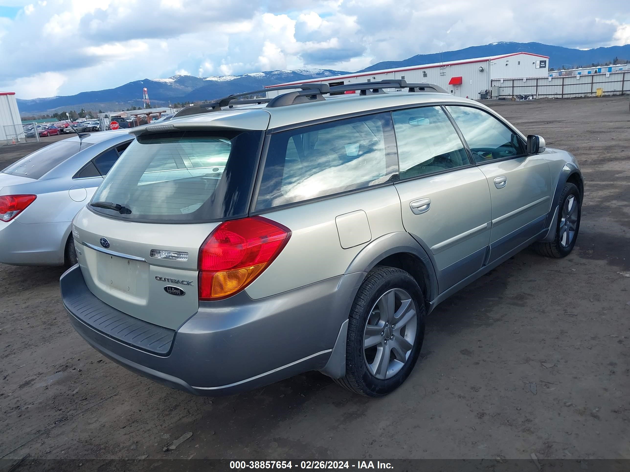 Photo 3 VIN: 4S4BP86CX54354639 - SUBARU OUTBACK 