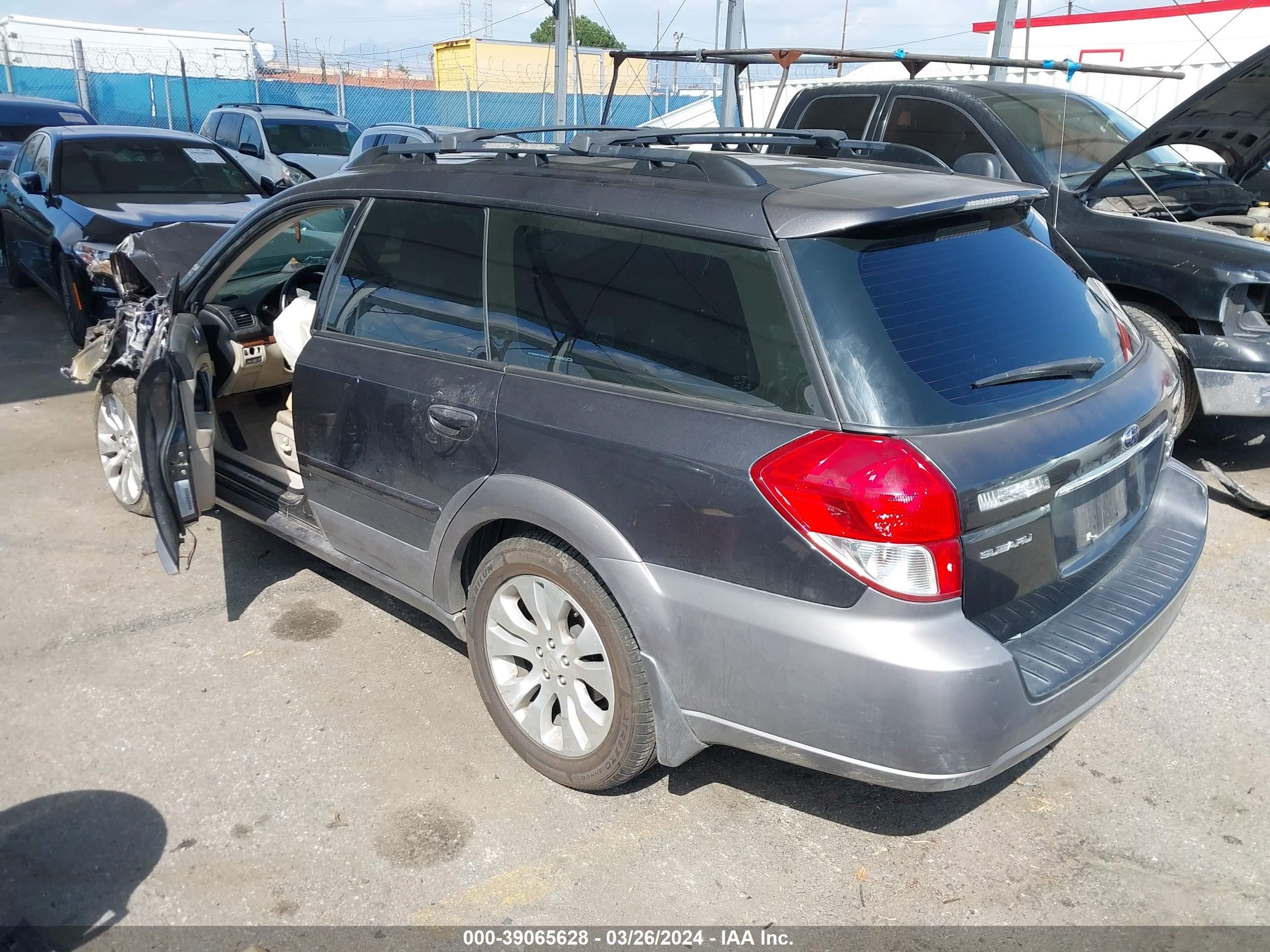 Photo 2 VIN: 4S4BP86CX84330524 - SUBARU OUTBACK 