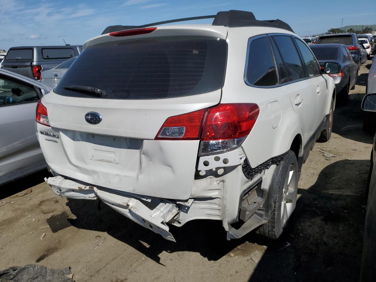 Photo 2 VIN: 4S4BRBAC1E3236161 - SUBARU OUTBACK 