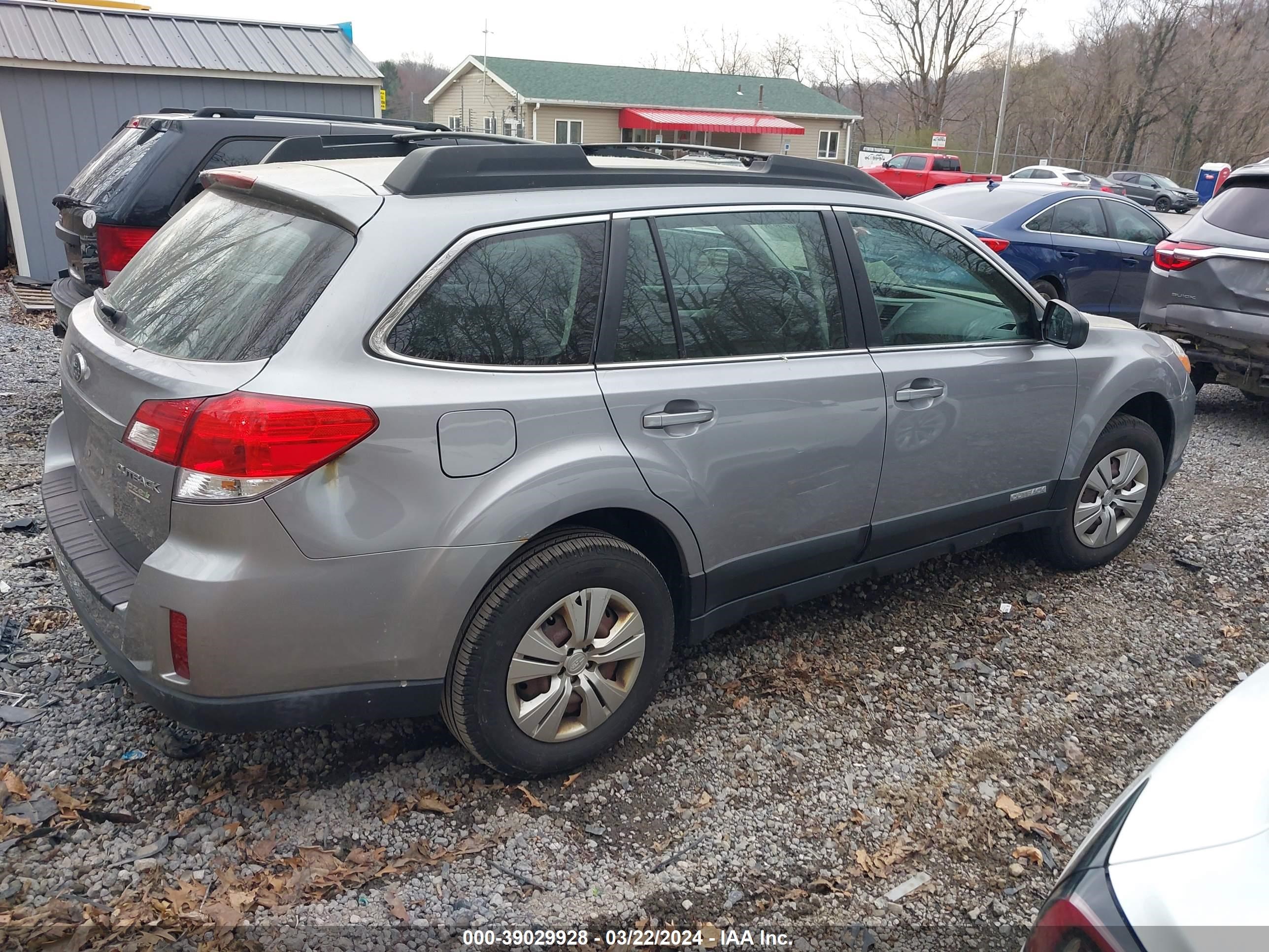 Photo 3 VIN: 4S4BRBAC4A3315334 - SUBARU OUTBACK 