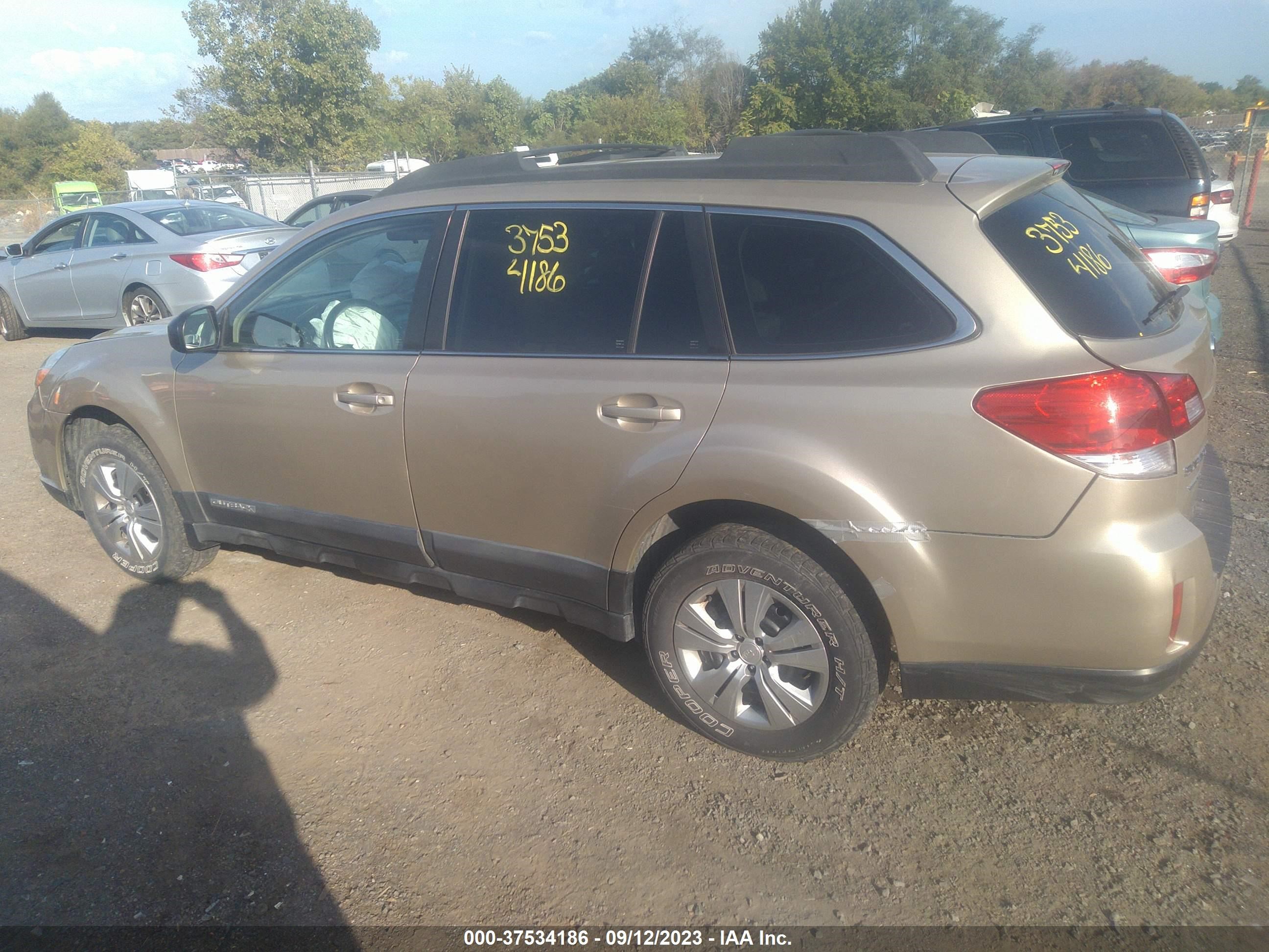 Photo 13 VIN: 4S4BRBAC6A1320059 - SUBARU OUTBACK 