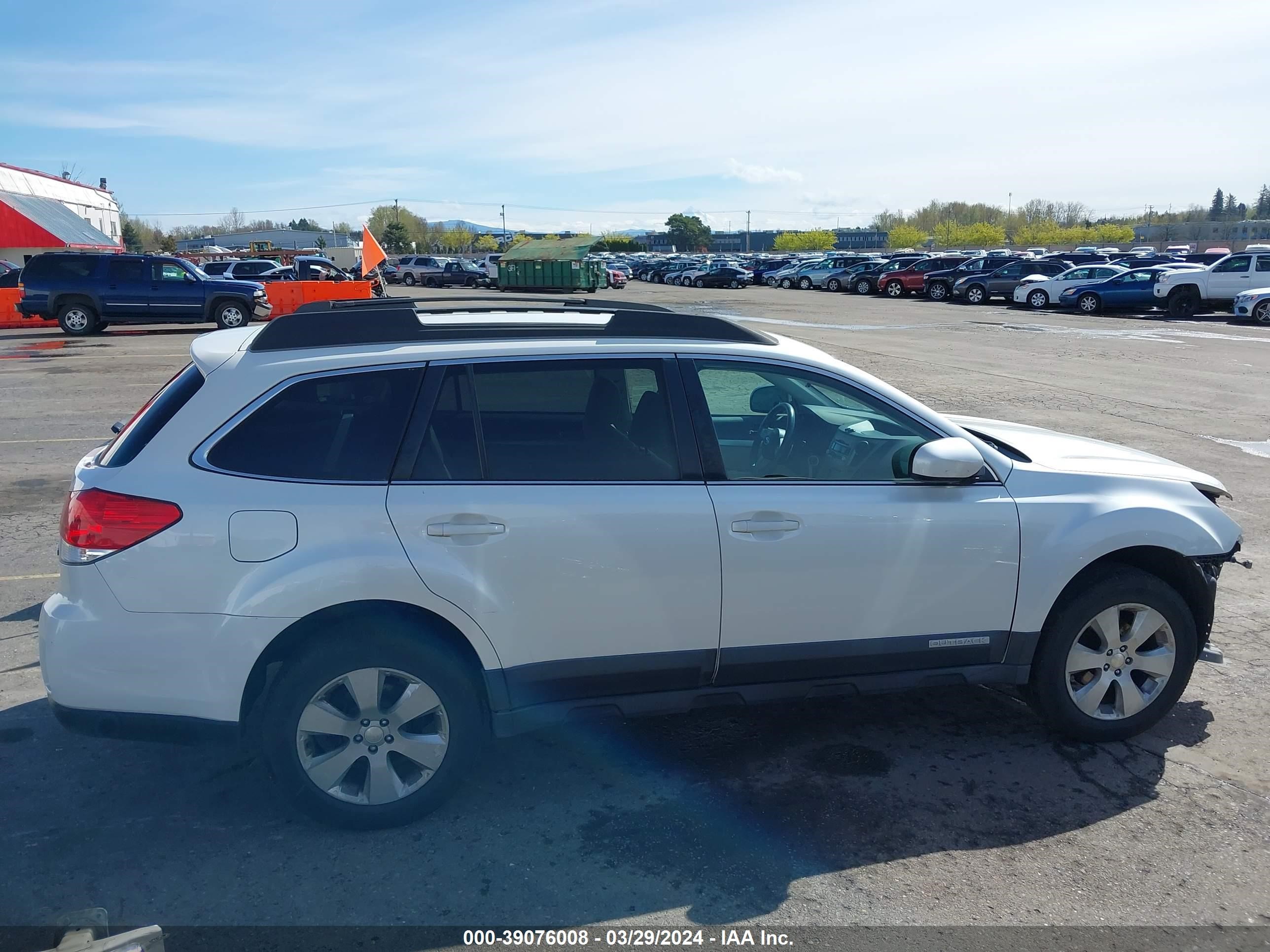 Photo 13 VIN: 4S4BRBBC2B3353368 - SUBARU OUTBACK 