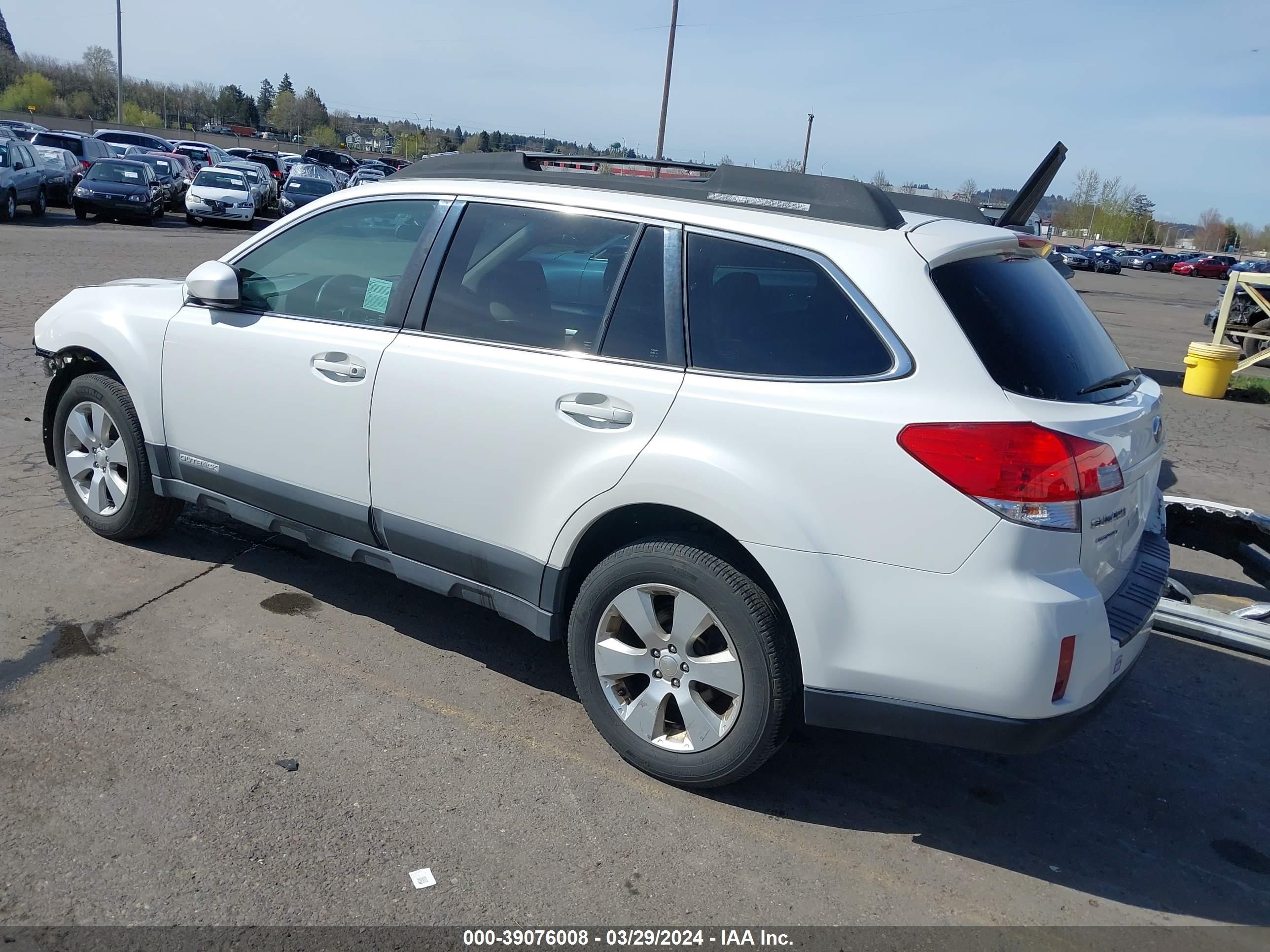 Photo 2 VIN: 4S4BRBBC2B3353368 - SUBARU OUTBACK 