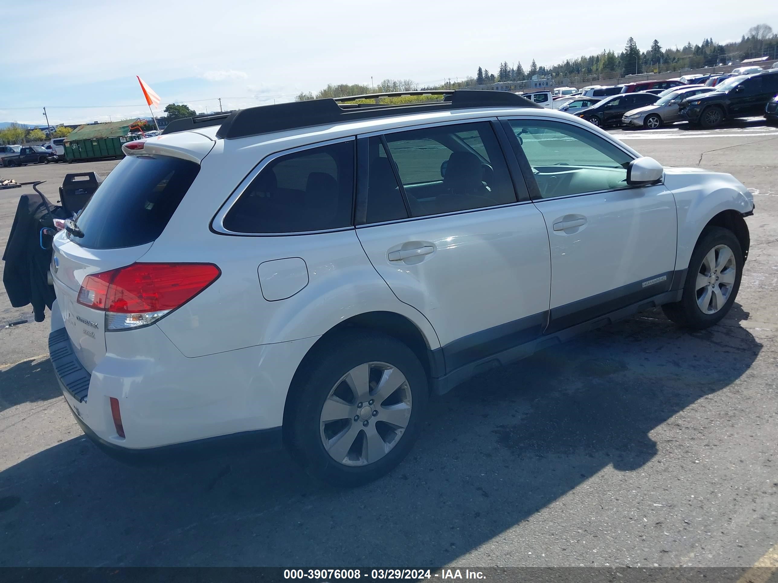 Photo 3 VIN: 4S4BRBBC2B3353368 - SUBARU OUTBACK 