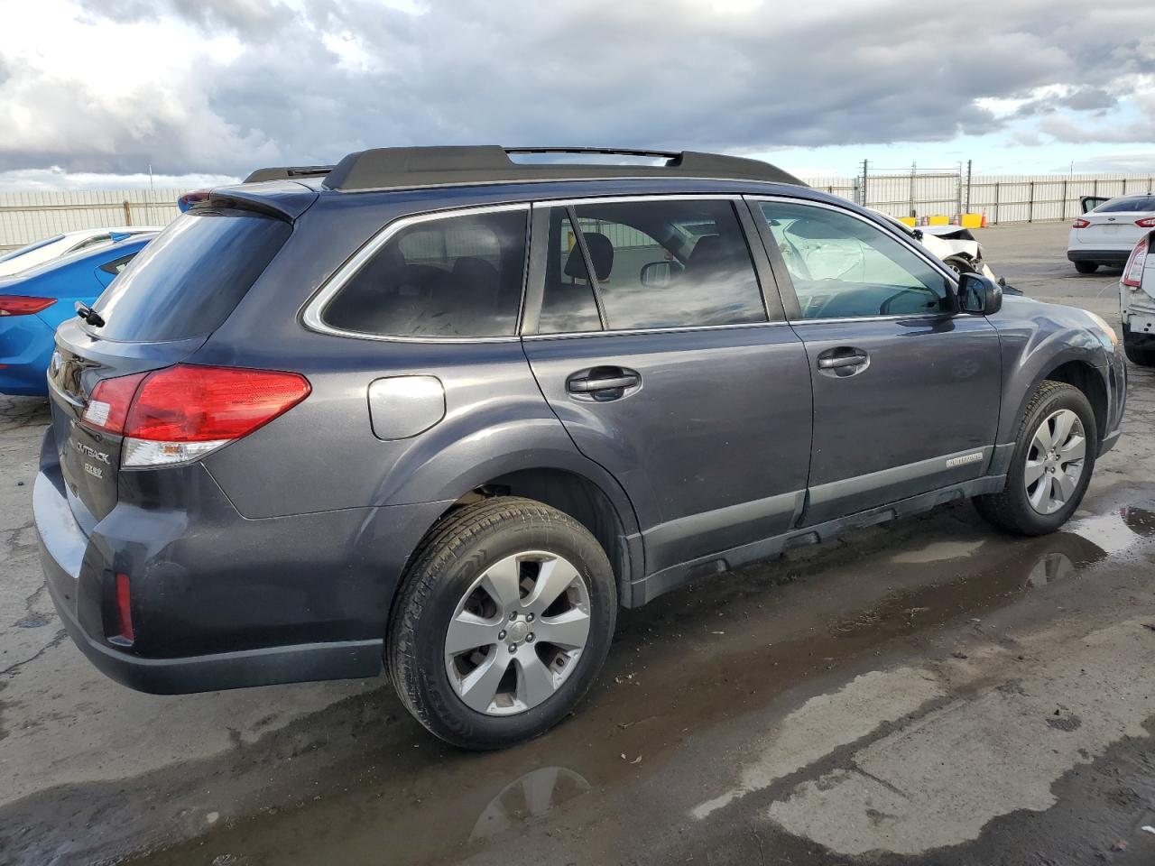 Photo 2 VIN: 4S4BRBBC7B3404847 - SUBARU OUTBACK 