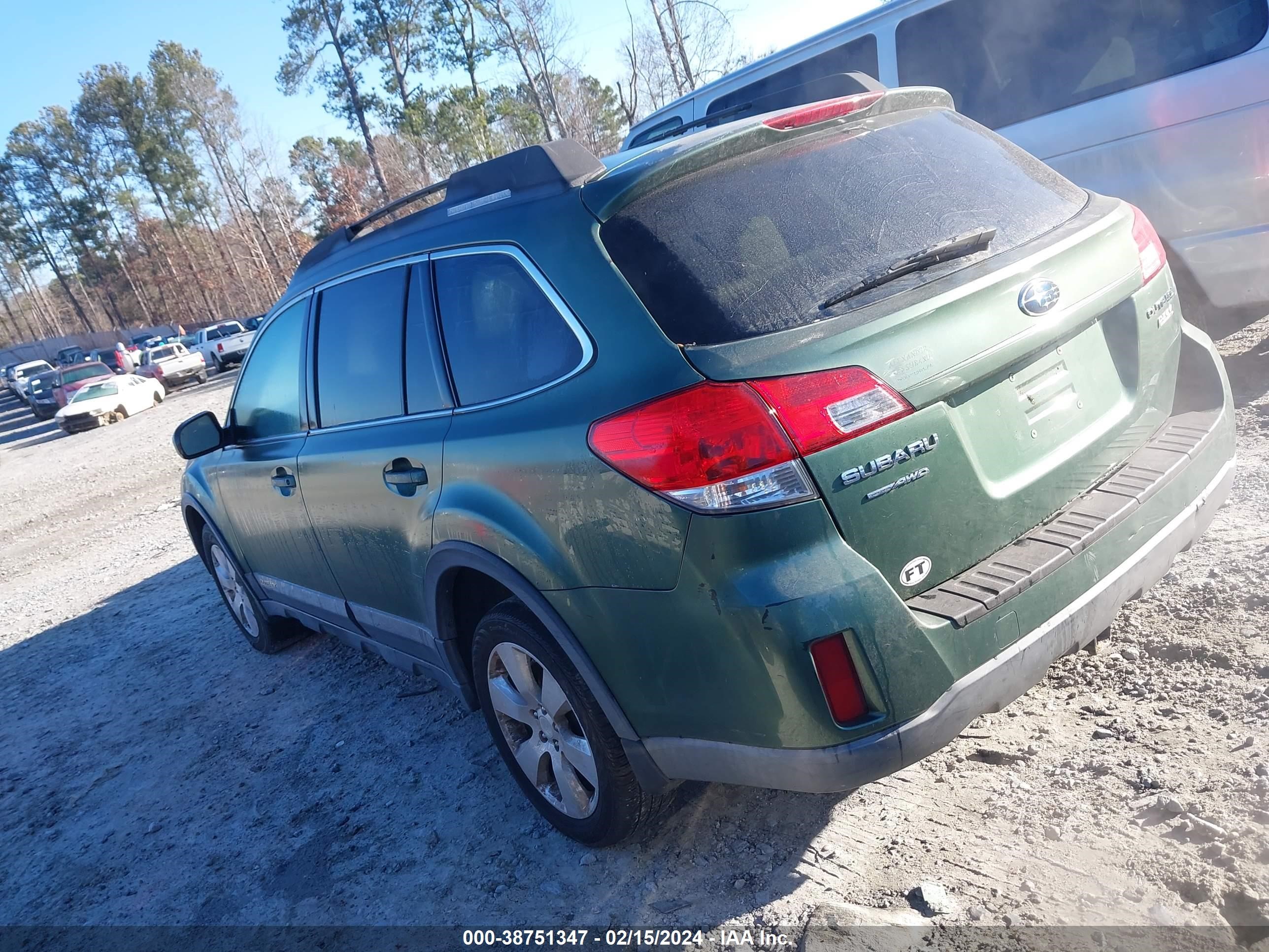 Photo 2 VIN: 4S4BRBCC1B3317881 - SUBARU OUTBACK 