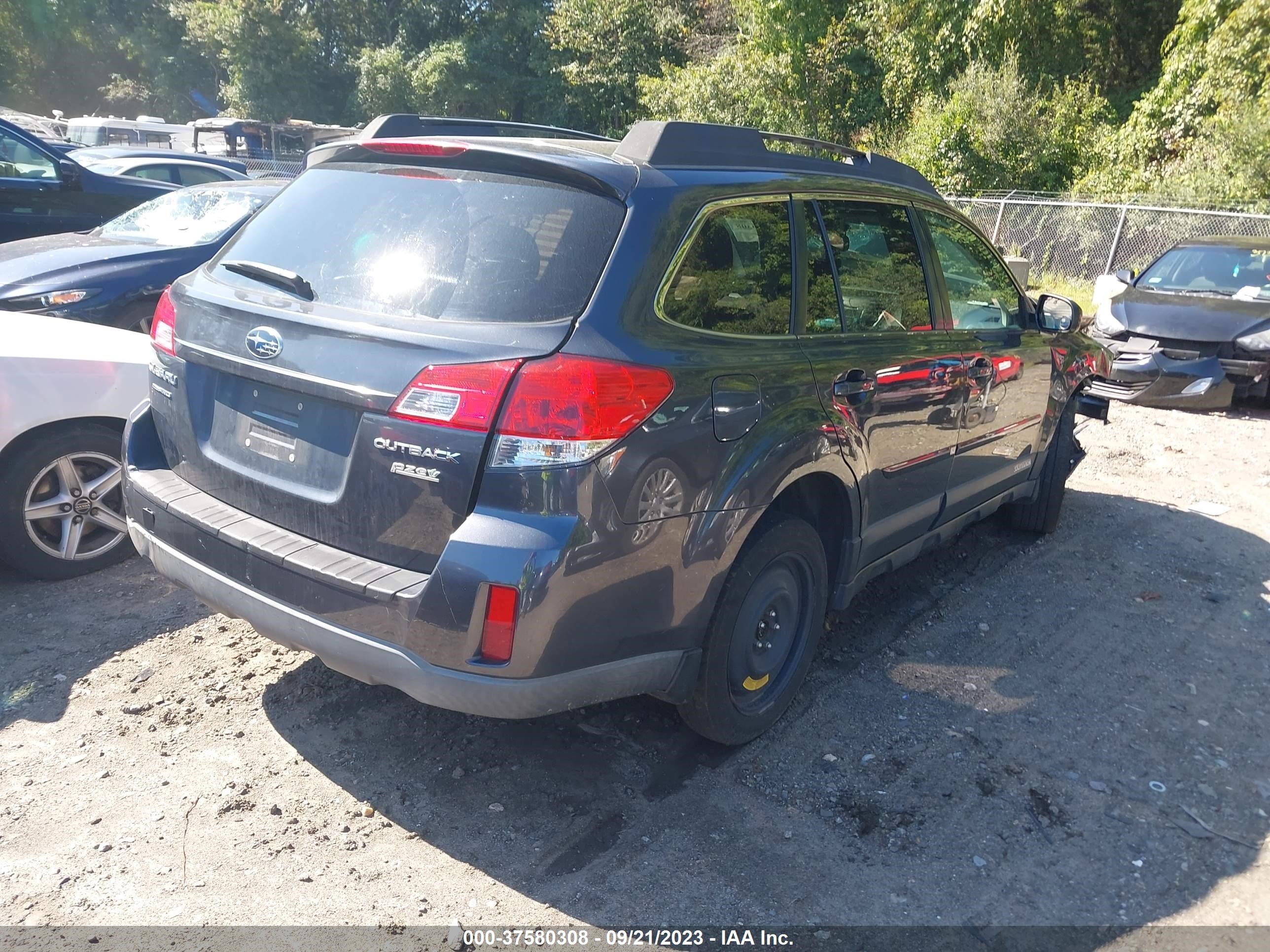 Photo 3 VIN: 4S4BRBCC1B3437972 - SUBARU OUTBACK 