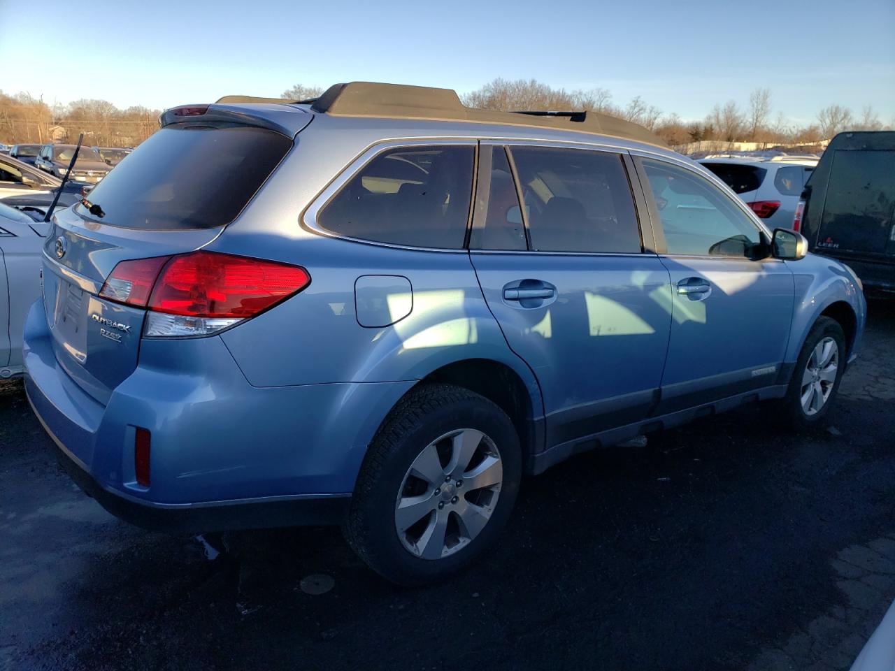 Photo 2 VIN: 4S4BRBCC2B3316366 - SUBARU OUTBACK 