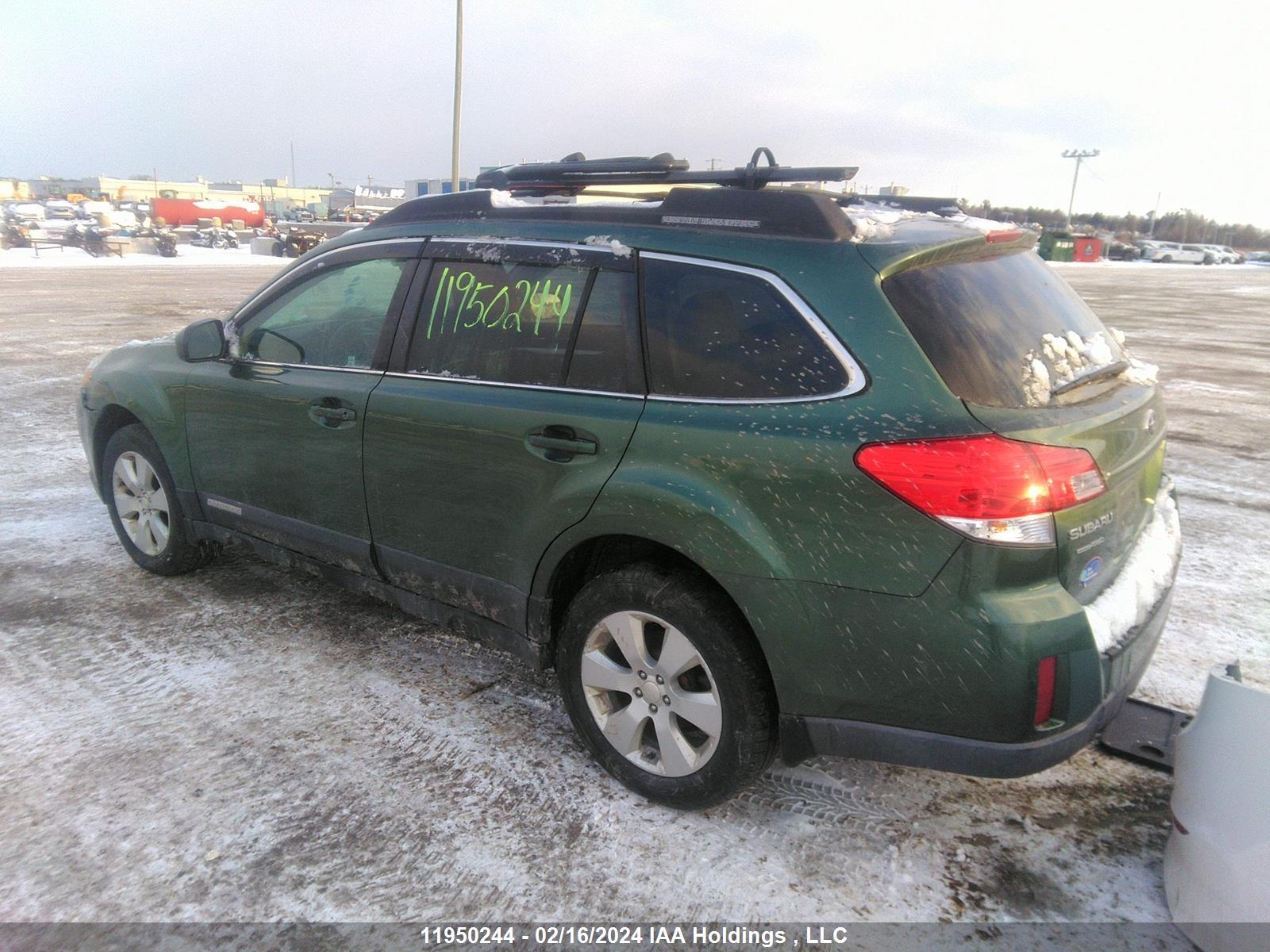 Photo 2 VIN: 4S4BRBCC3B1335195 - SUBARU OUTBACK 