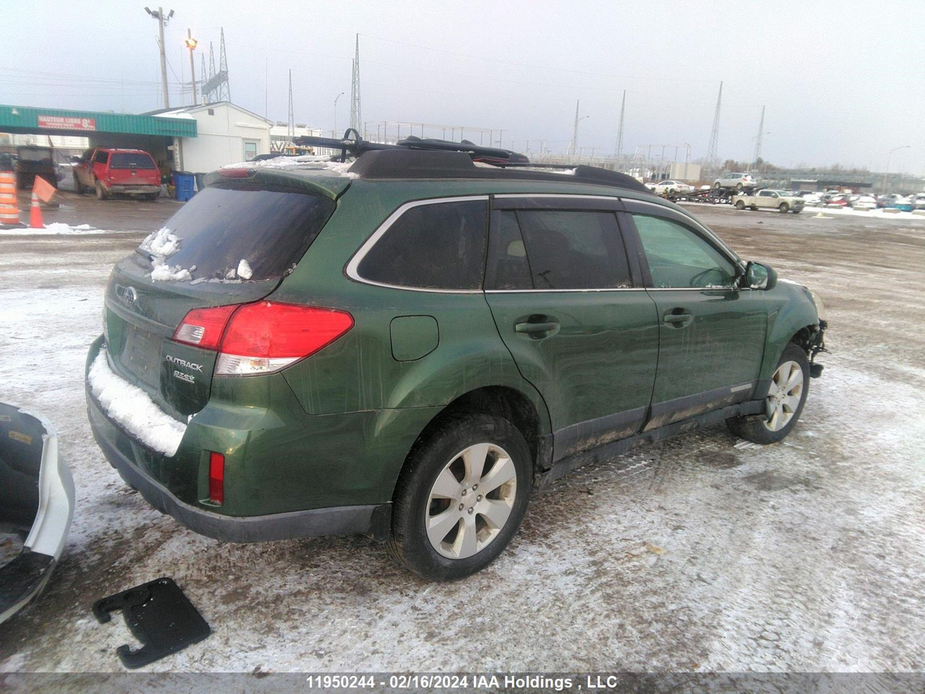 Photo 3 VIN: 4S4BRBCC3B1335195 - SUBARU OUTBACK 