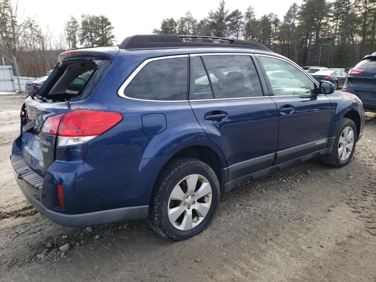 Photo 2 VIN: 4S4BRBCC3B3353085 - SUBARU OUTBACK 