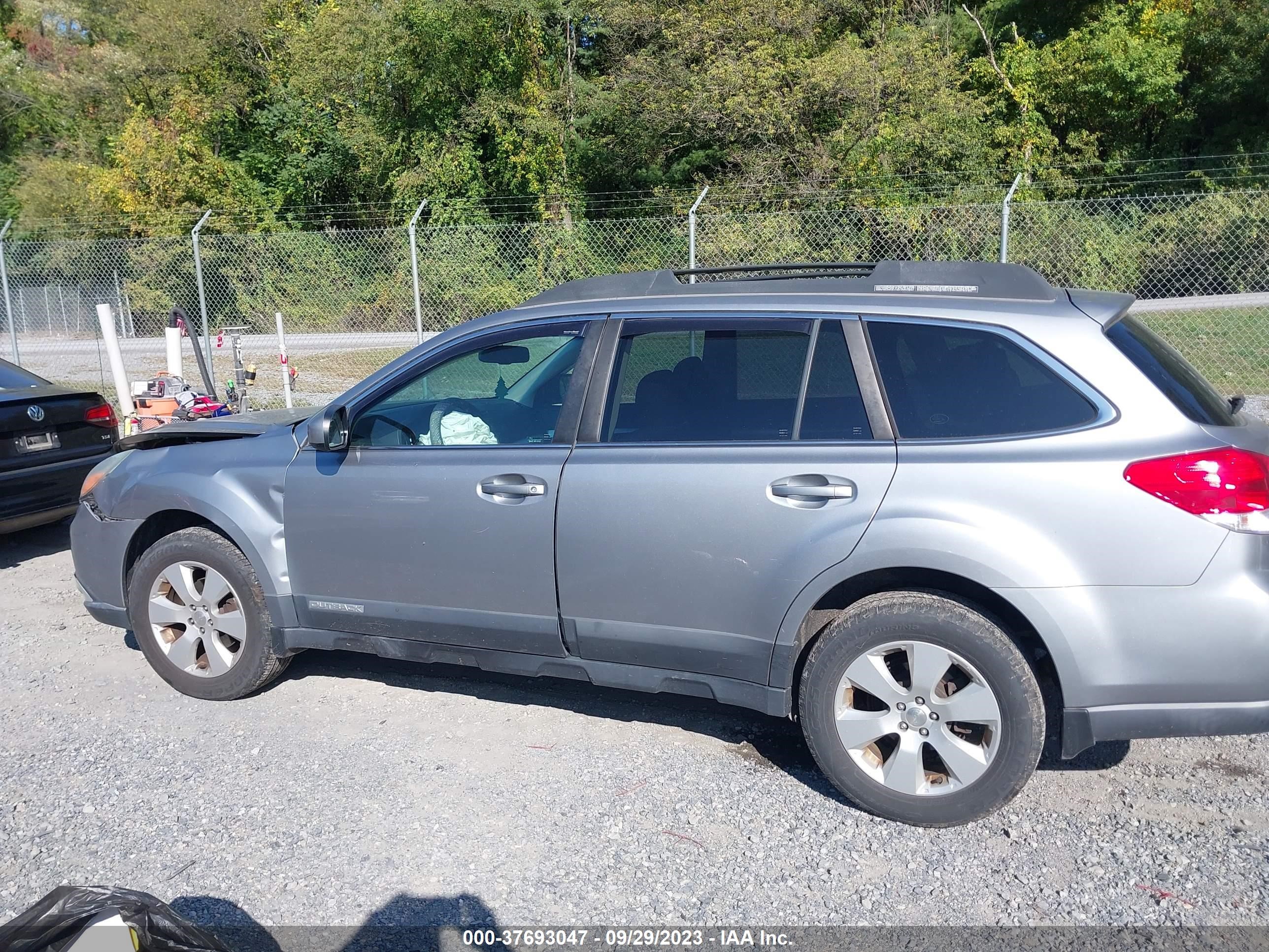 Photo 13 VIN: 4S4BRBCC6B3368325 - SUBARU OUTBACK 