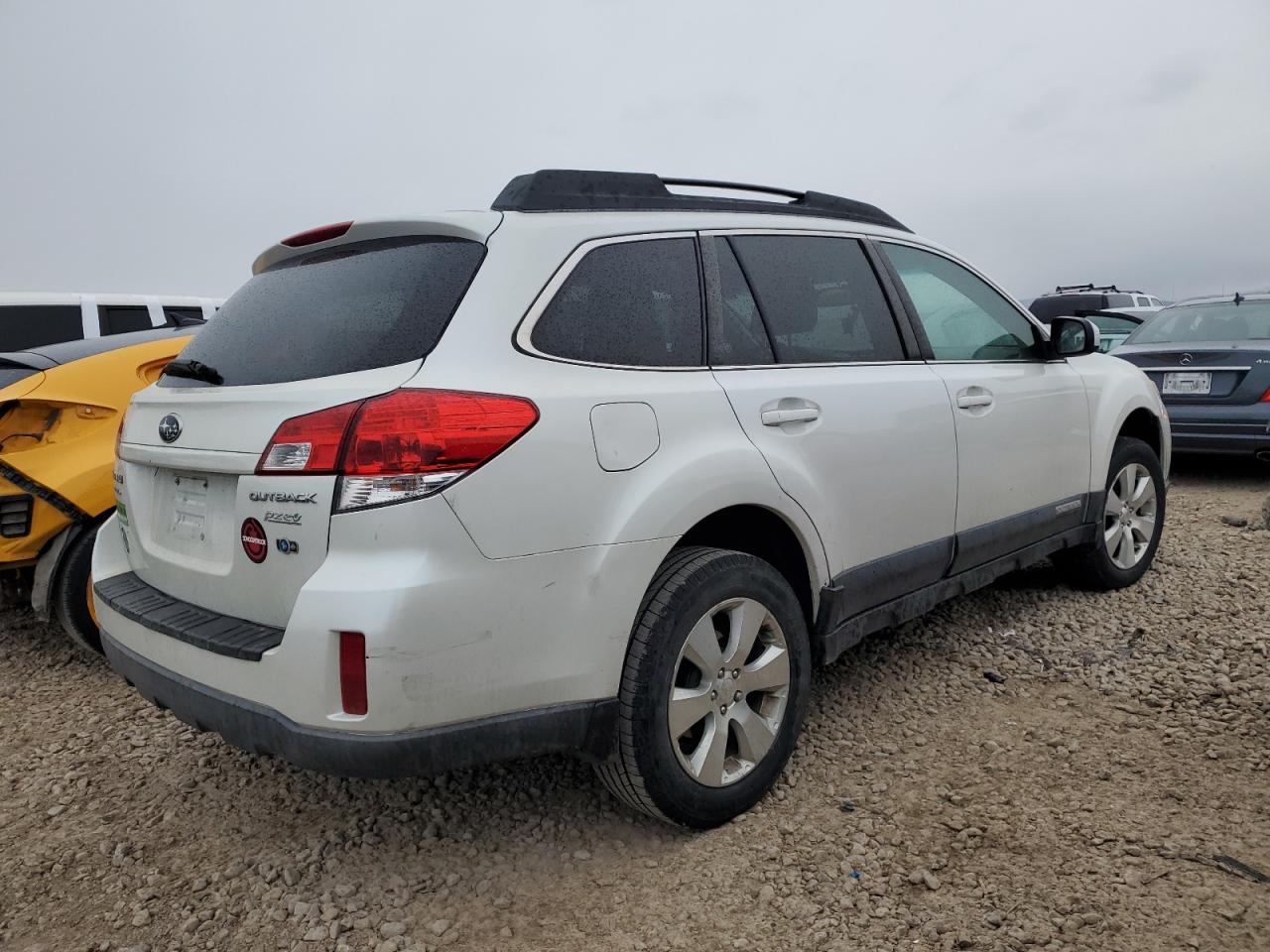 Photo 2 VIN: 4S4BRBCC7C3281373 - SUBARU OUTBACK 