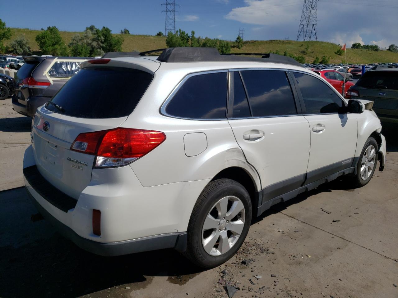 Photo 2 VIN: 4S4BRBCC8A3320128 - SUBARU OUTBACK 