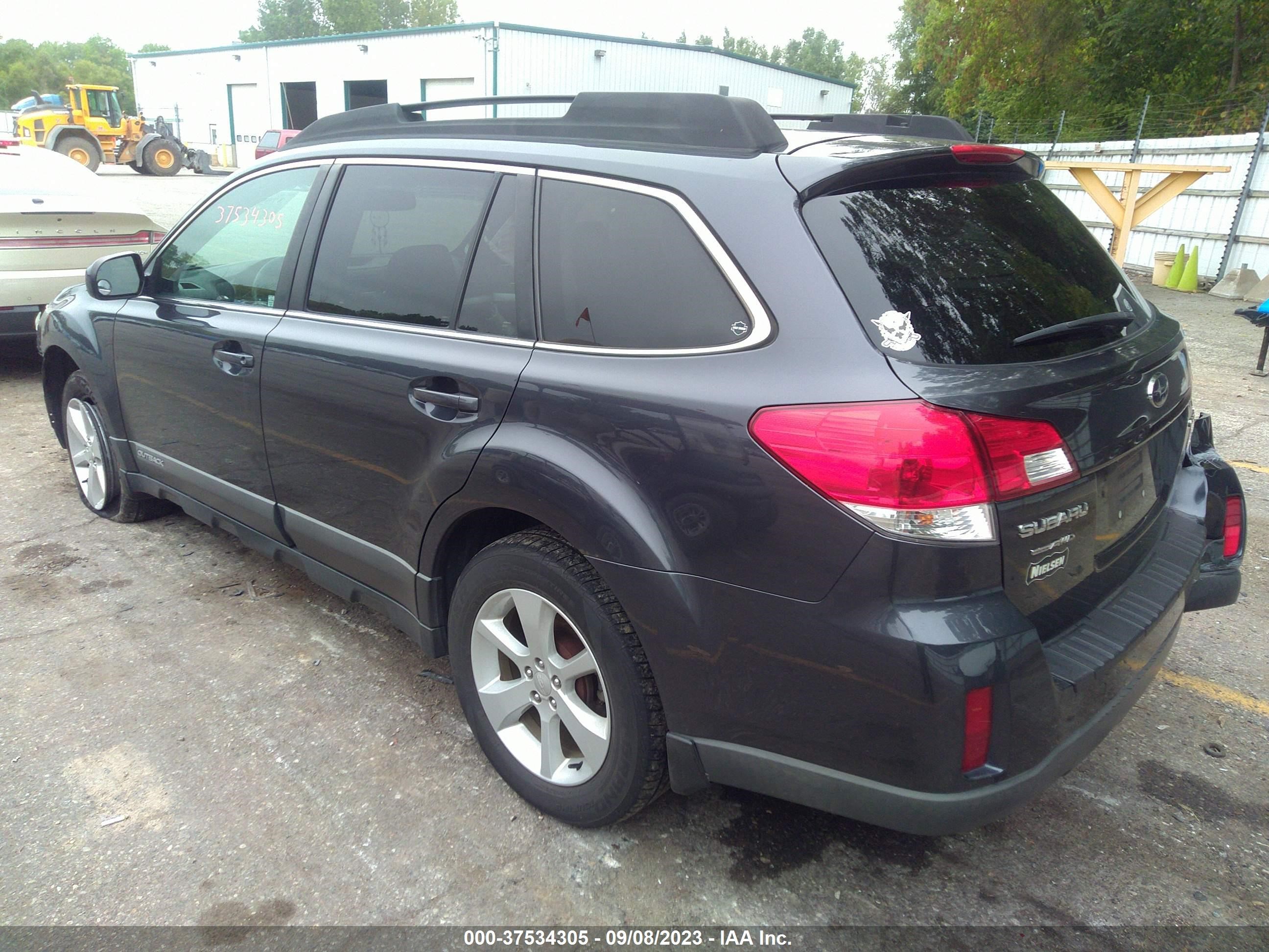 Photo 2 VIN: 4S4BRBCC8D1246421 - SUBARU OUTBACK 