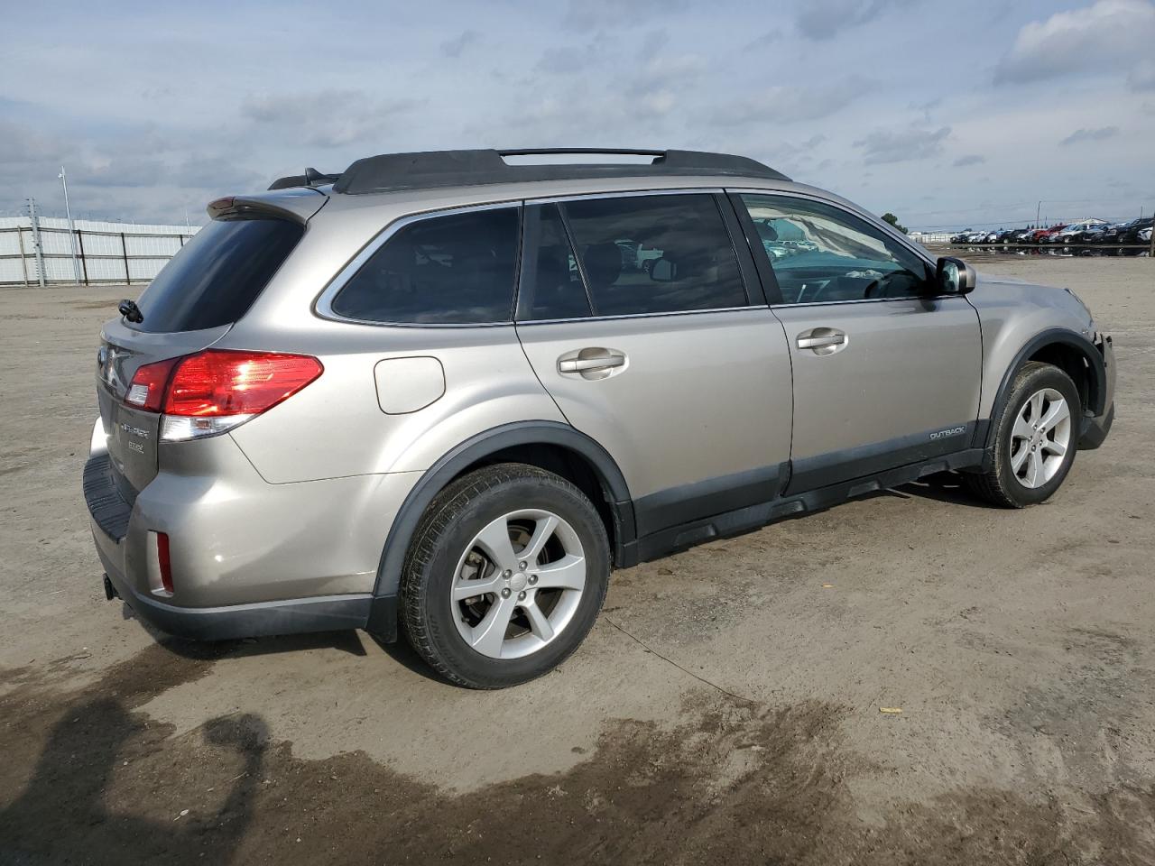 Photo 2 VIN: 4S4BRBCC8E3224862 - SUBARU OUTBACK 