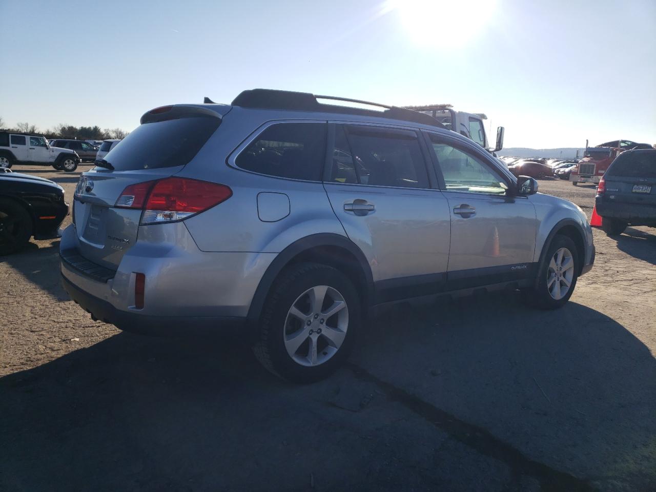 Photo 2 VIN: 4S4BRBDCXE3257490 - SUBARU OUTBACK 