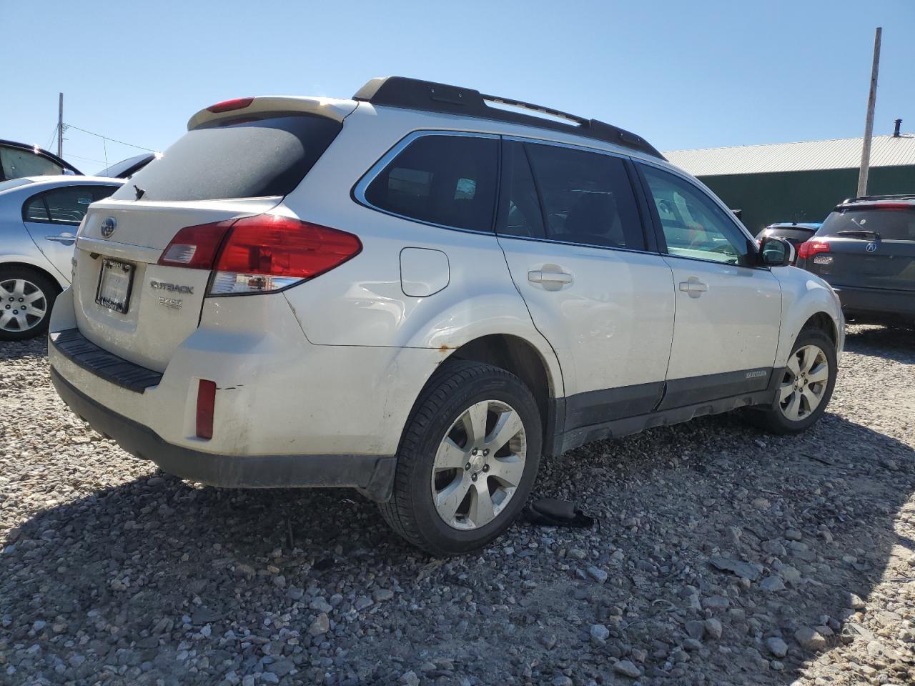 Photo 2 VIN: 4S4BRBGC2B3413030 - SUBARU OUTBACK 