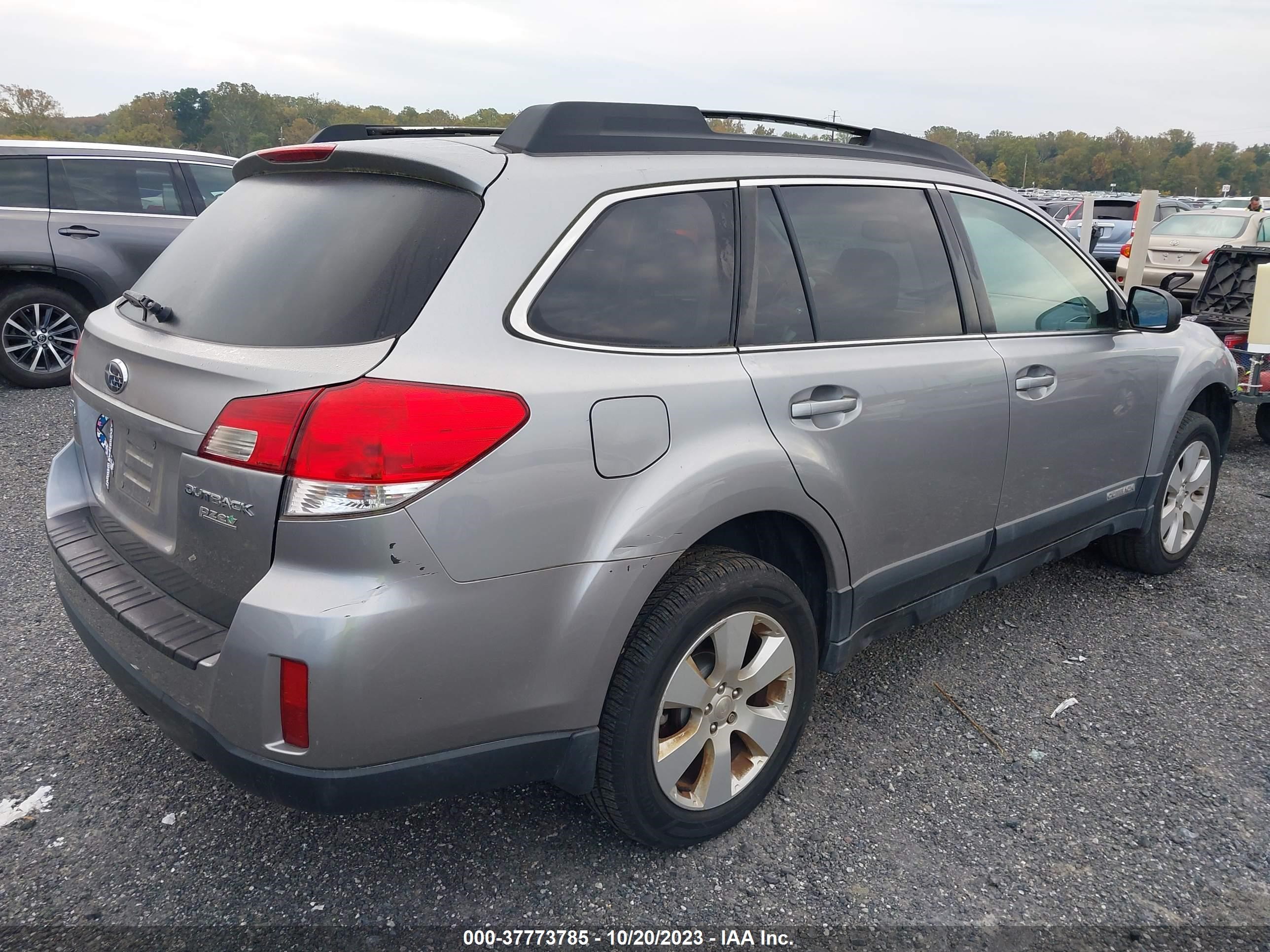 Photo 3 VIN: 4S4BRBGC4B3396599 - SUBARU OUTBACK 