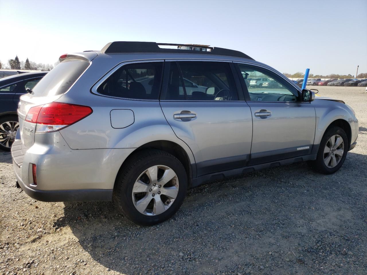 Photo 3 VIN: 4S4BRBGC6B3320348 - SUBARU OUTBACK 