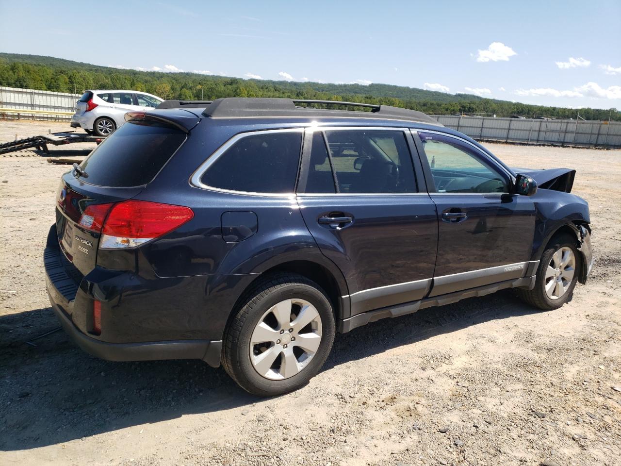 Photo 2 VIN: 4S4BRBGC7C3235083 - SUBARU OUTBACK 