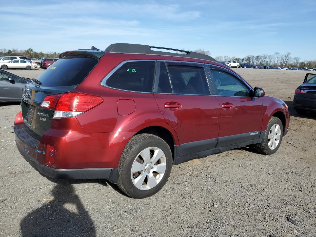 Photo 2 VIN: 4S4BRBJC0B3370753 - SUBARU OUTBACK 