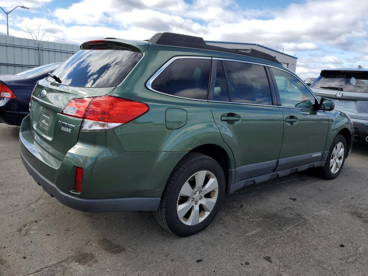 Photo 2 VIN: 4S4BRBJC5A3375560 - SUBARU OUTBACK 